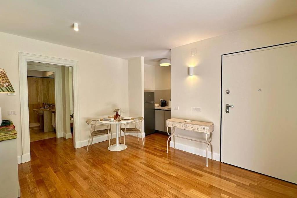 Elegant With Terrace In Balduina Apartment