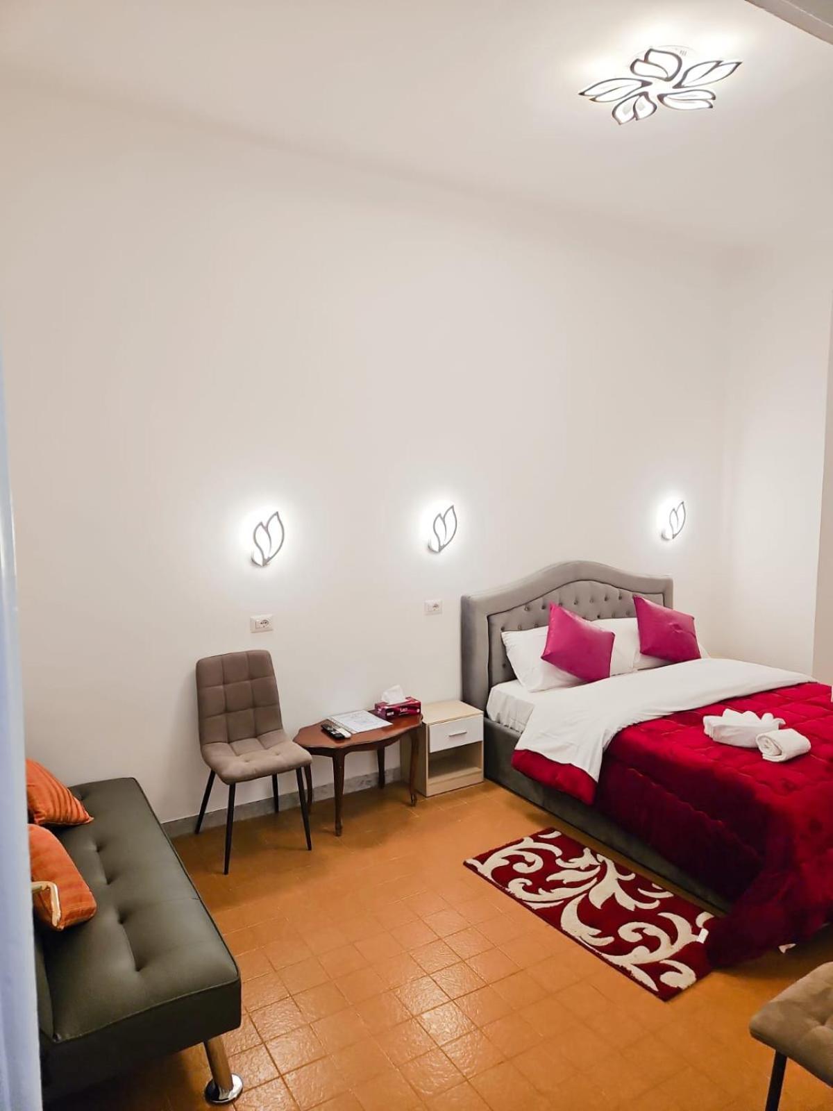 Apartment Palace *