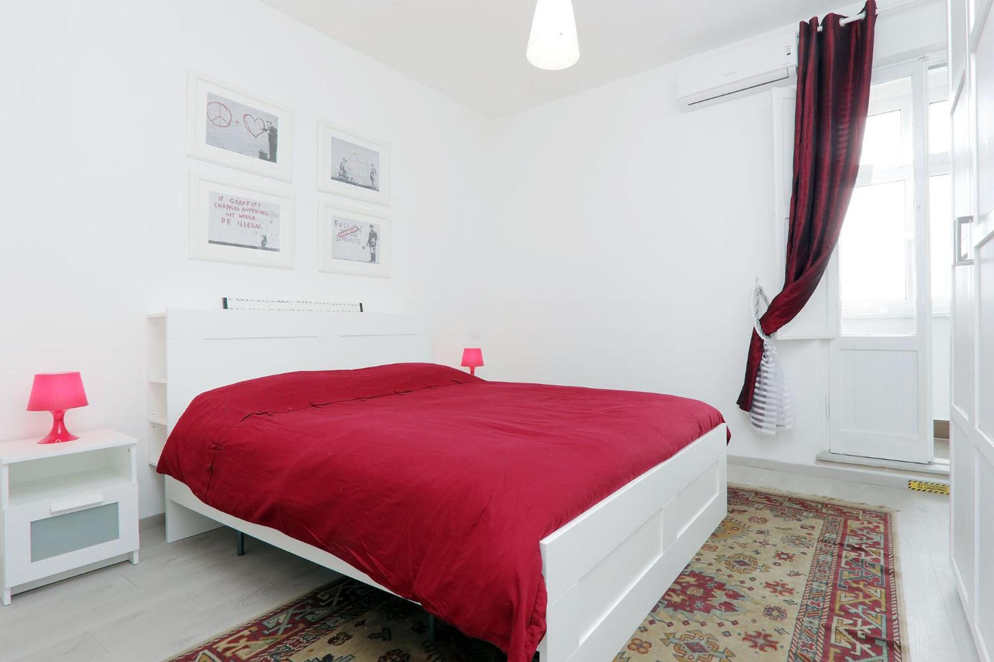 Bright Vatican 2 Bedroom Apartment *