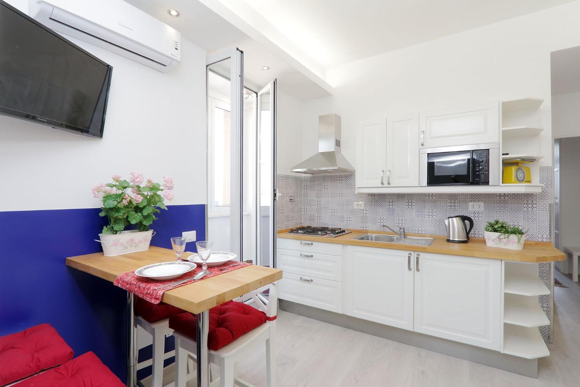 Bright Vatican 2 Bedroom Apartment *