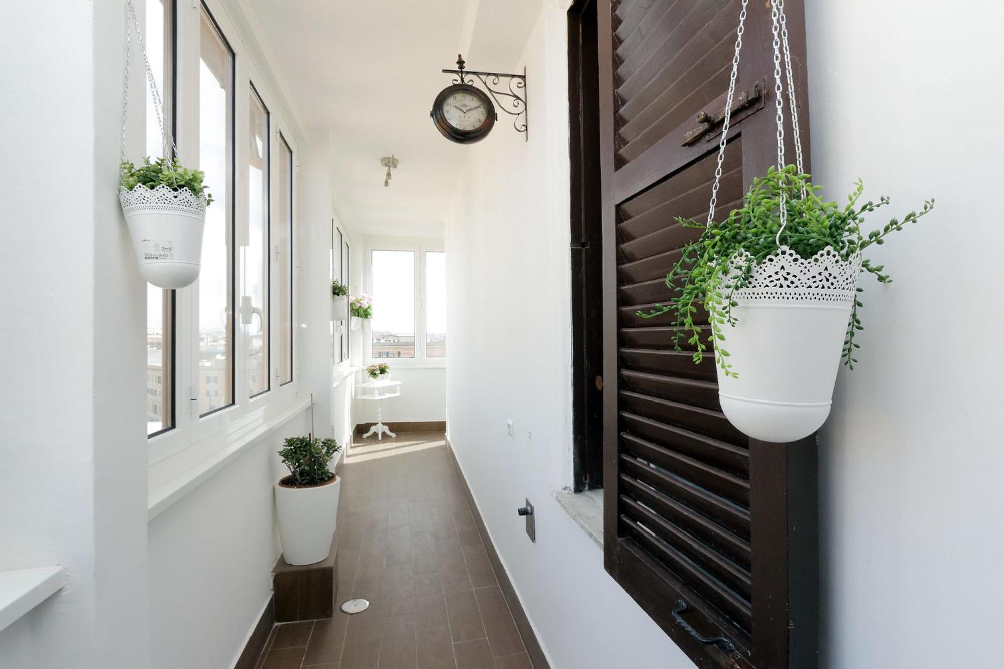 Bright Vatican 2 Bedroom Apartment *