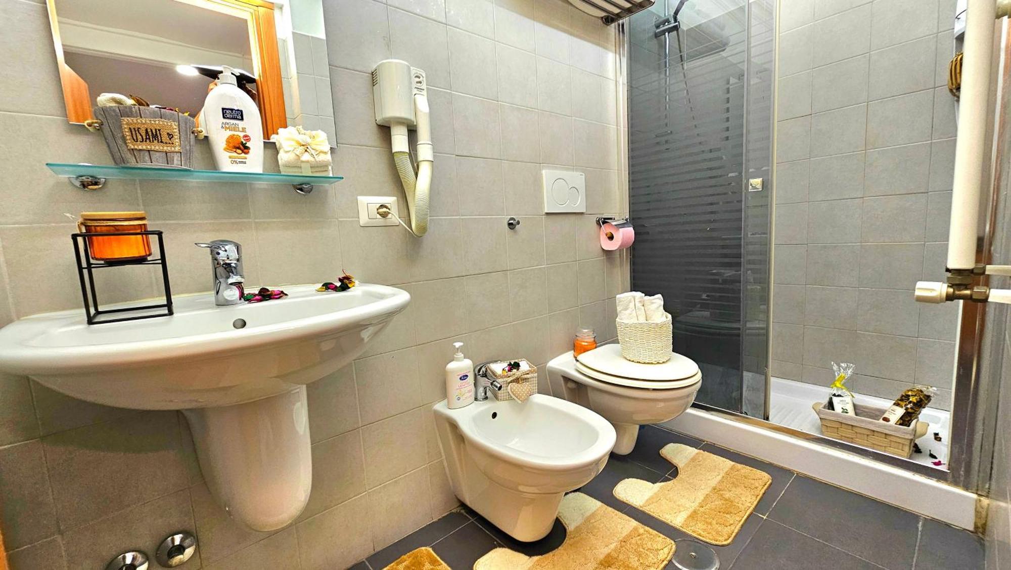 A Casa Simpatia Roma - Free Parking If You Book 4 Nights Bed & Breakfast