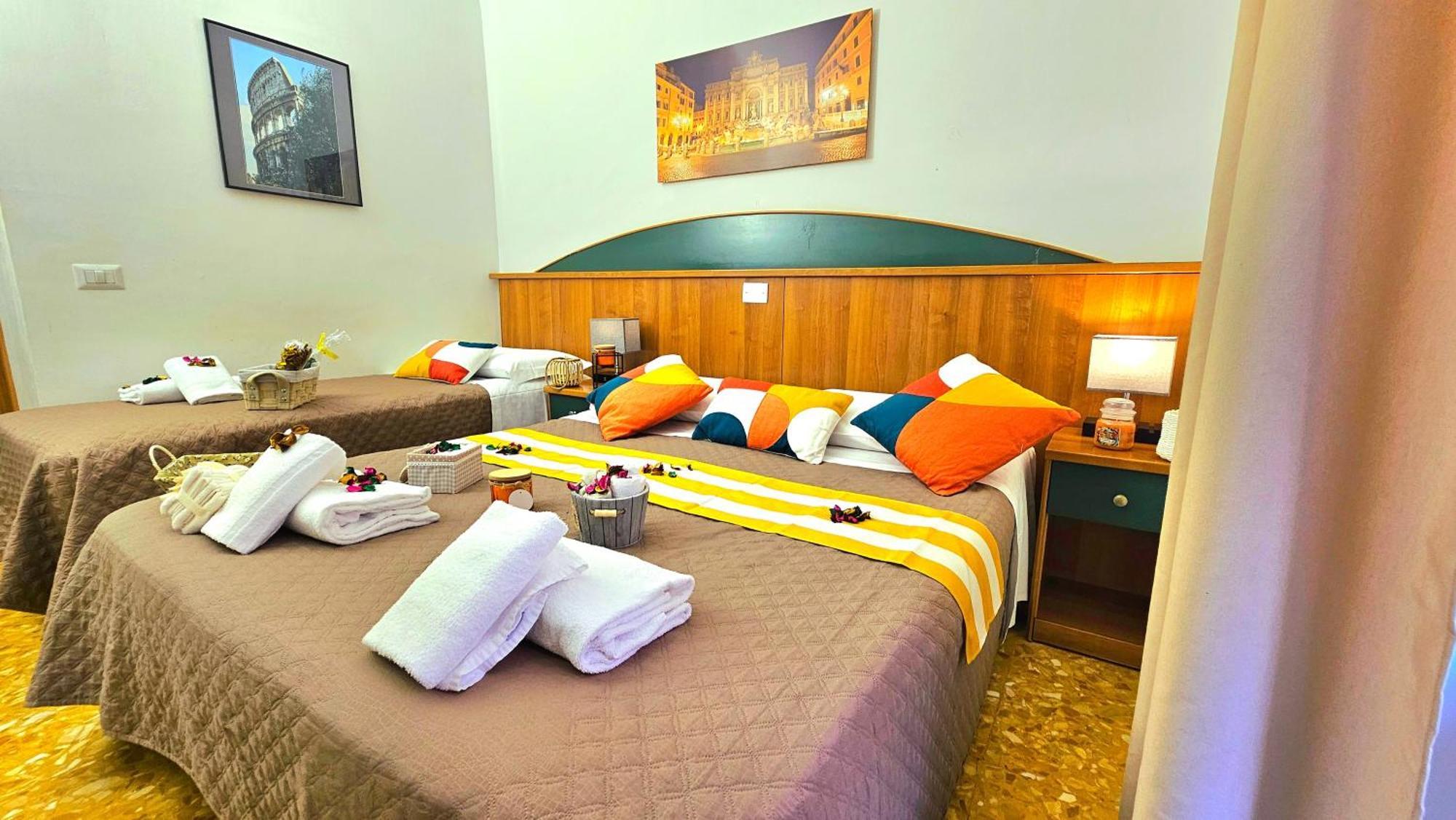 A Casa Simpatia Roma - Free Parking If You Book 4 Nights Bed & Breakfast