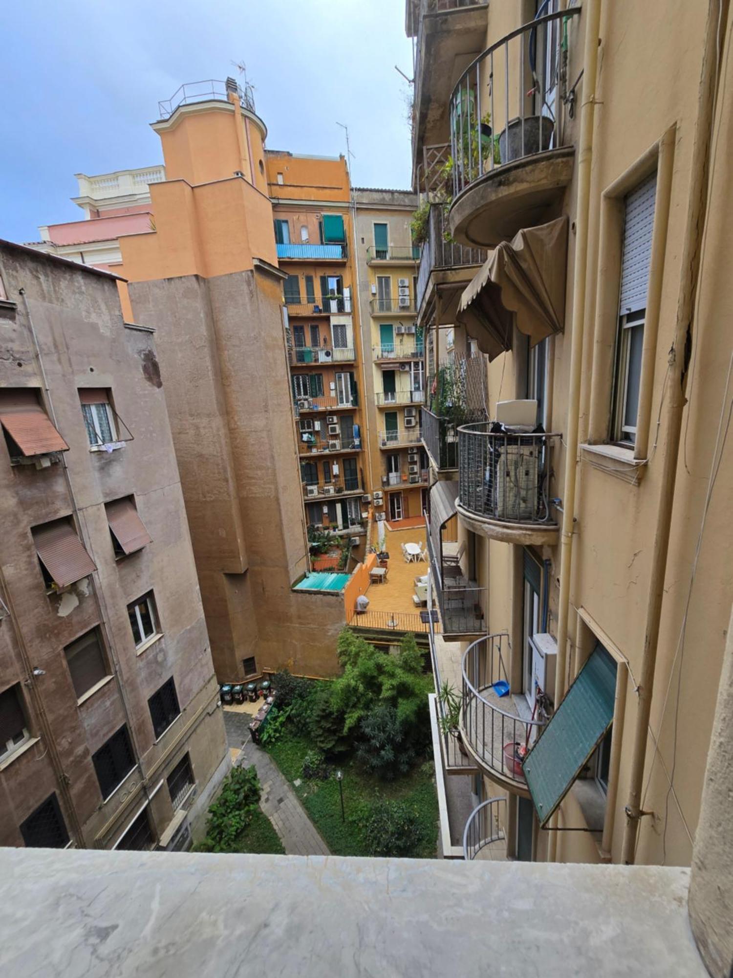 Esquilino Di Yan