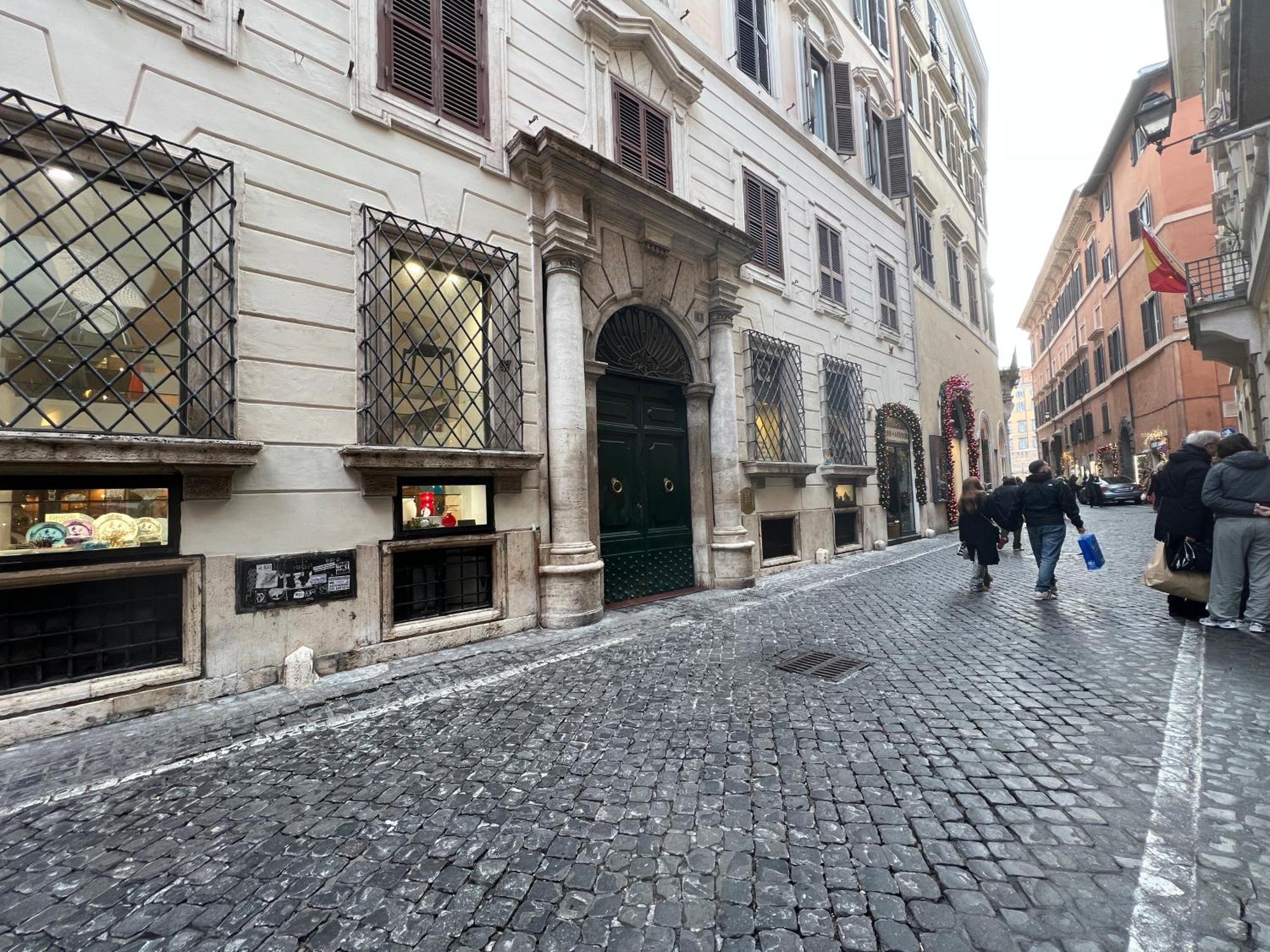 Sweet Lucina Apartment Rome