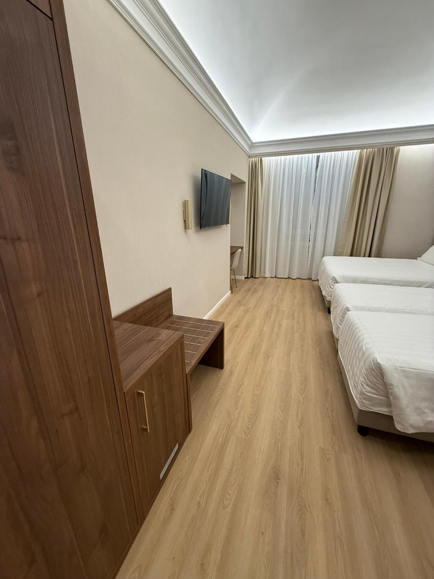 Lumi Hotel *
