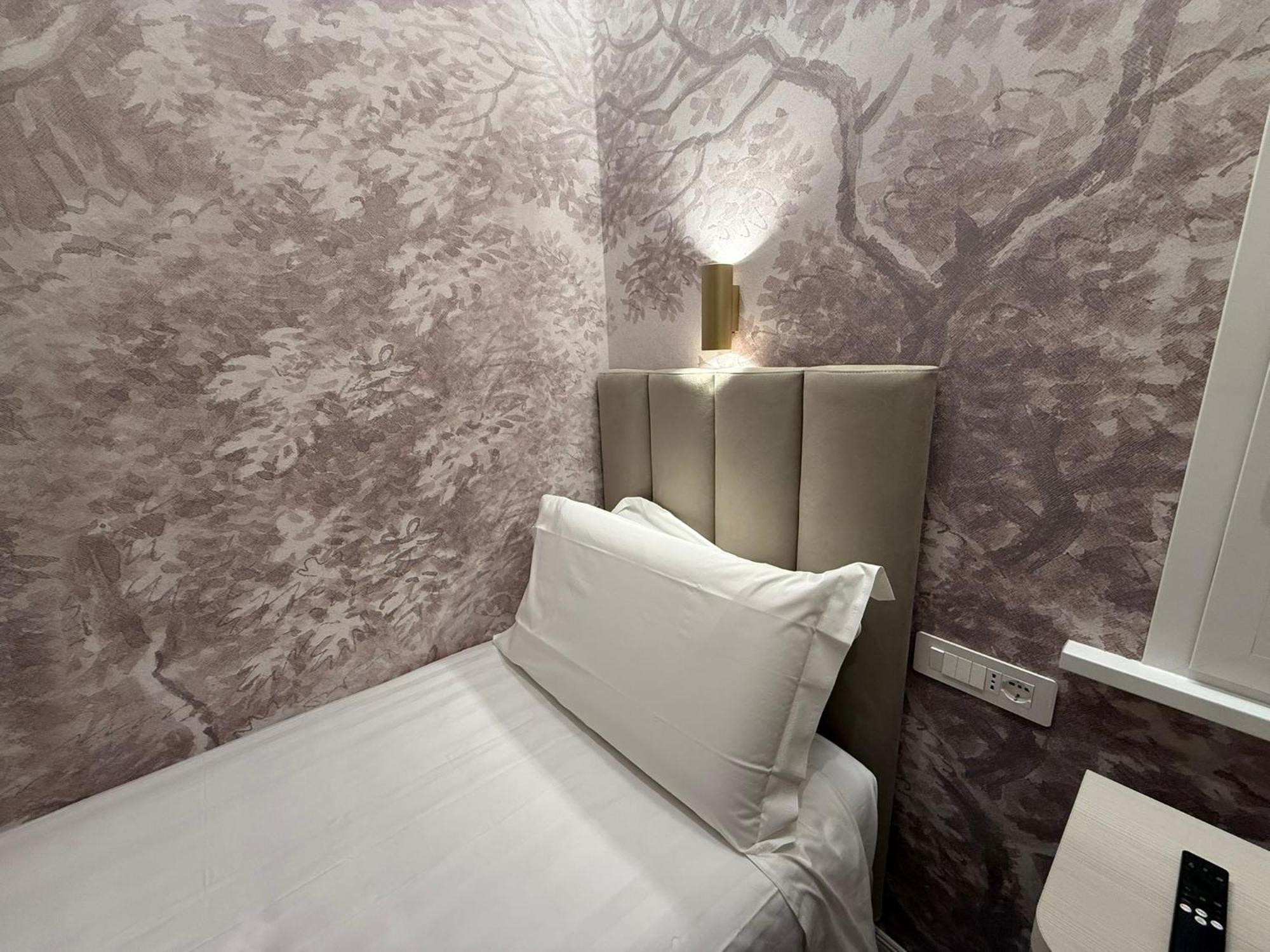 Lumi Hotel *