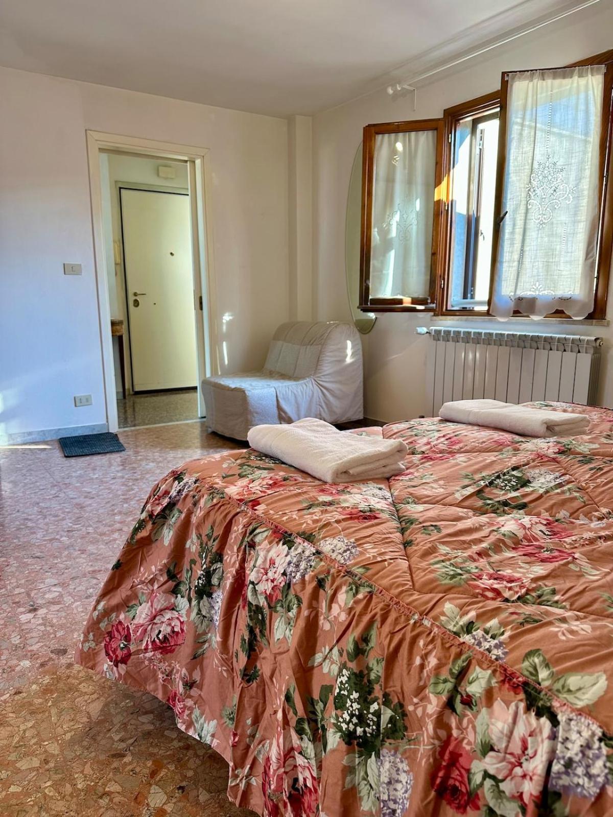 Apartment Grazioso Attico Vicino Al Parco Degli Acquedotti Rome