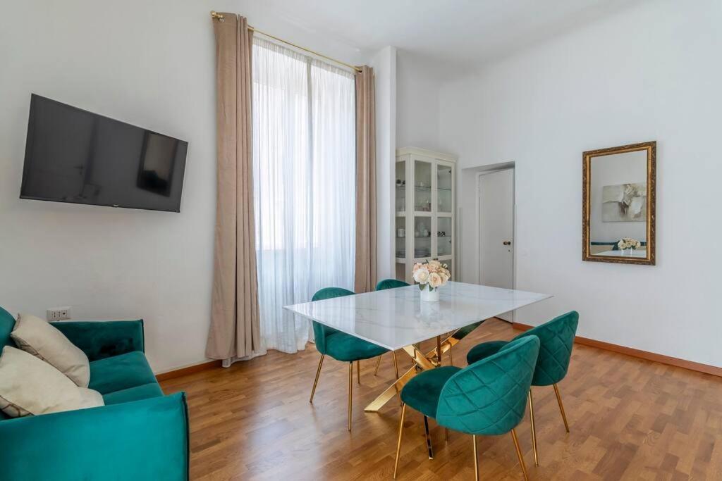 Apartment 2 Minutes From The Colosseum - Luxury Rome