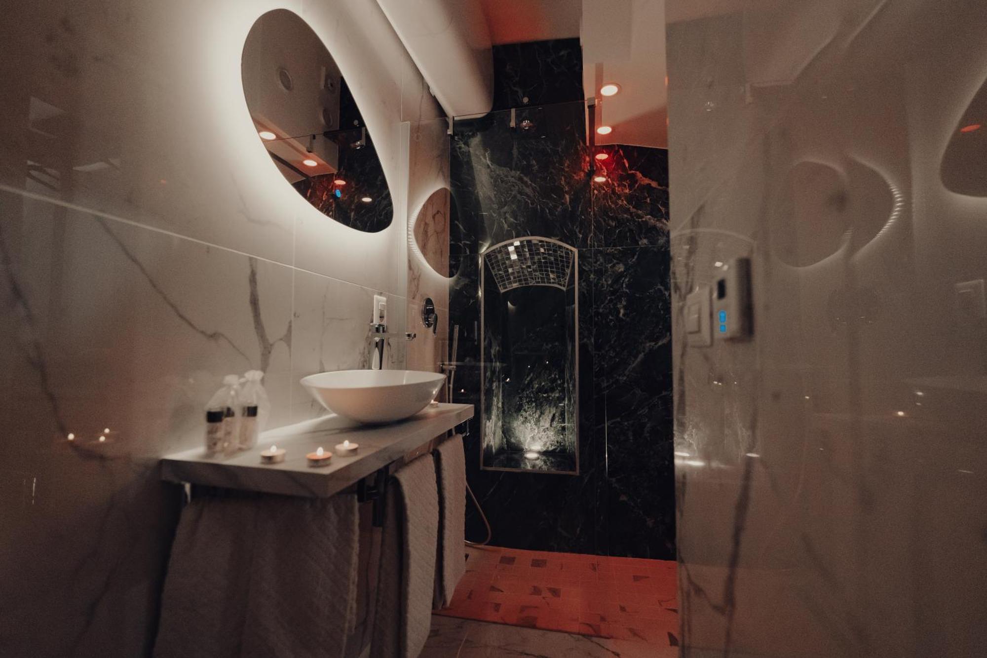 Mirror Jacuzzi Colosseo Monti *
