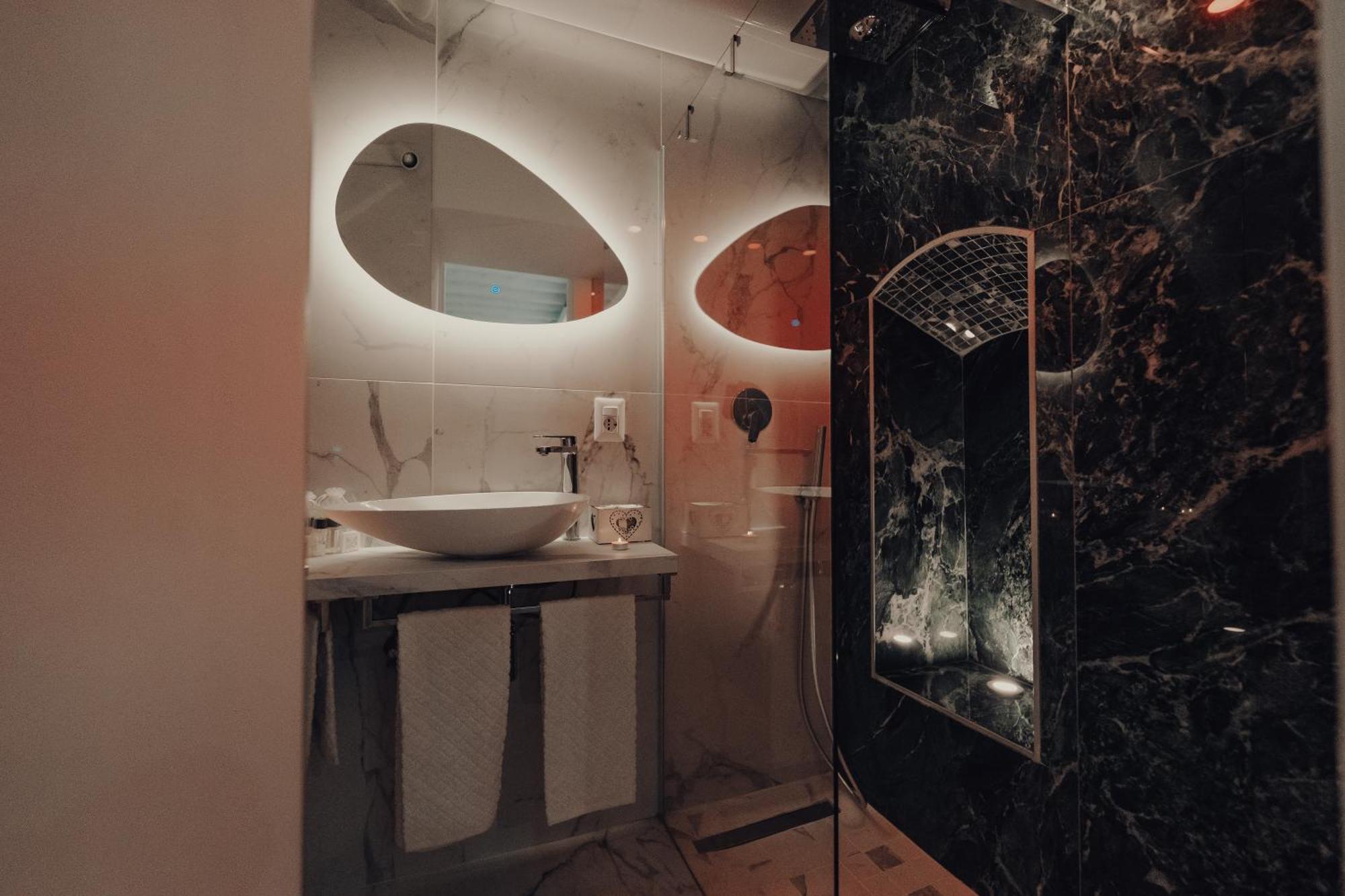 Bed & Breakfast Mirror Jacuzzi Colosseo Monti *