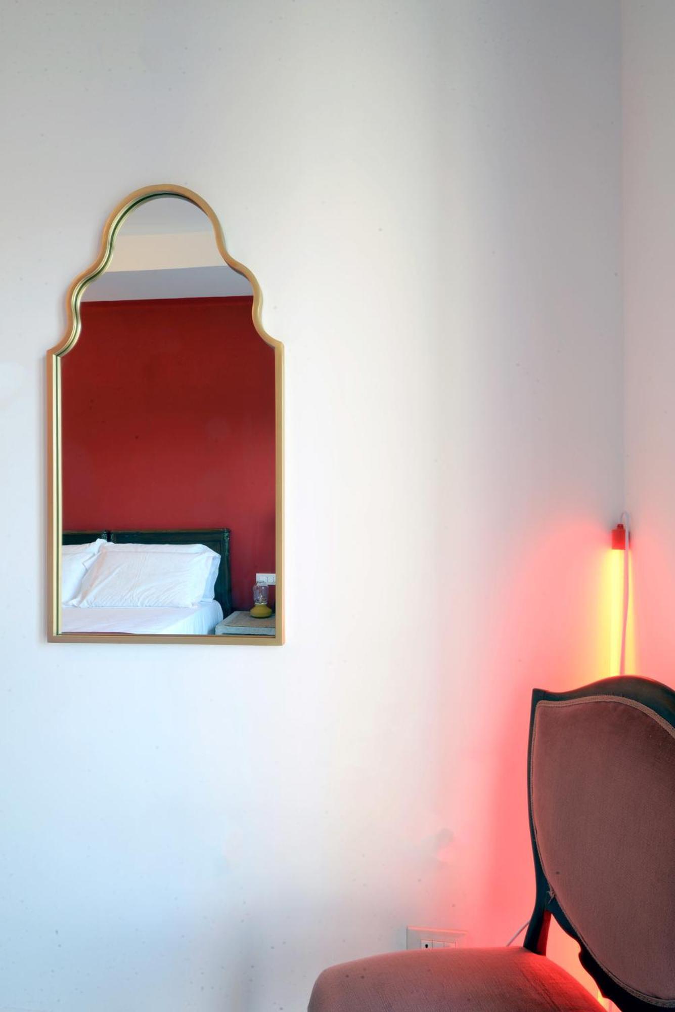 Led House *