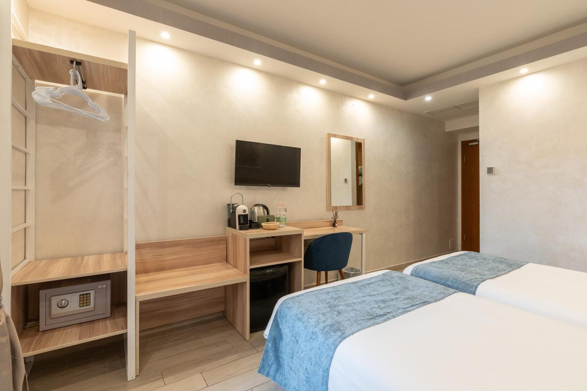 Bed & Breakfast Drago D'oro - Accross From Metro Vittorio Emanuele 2*