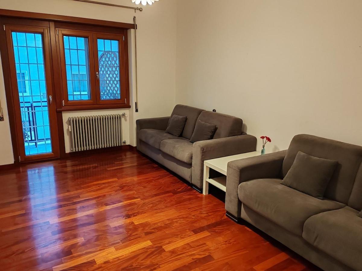 For 8 People Near Metro Train Bus Station Tiburtina * Rome