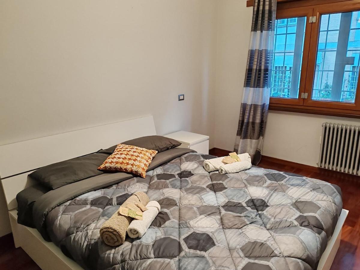 For 8 People Near Metro Train Bus Station Tiburtina Rome