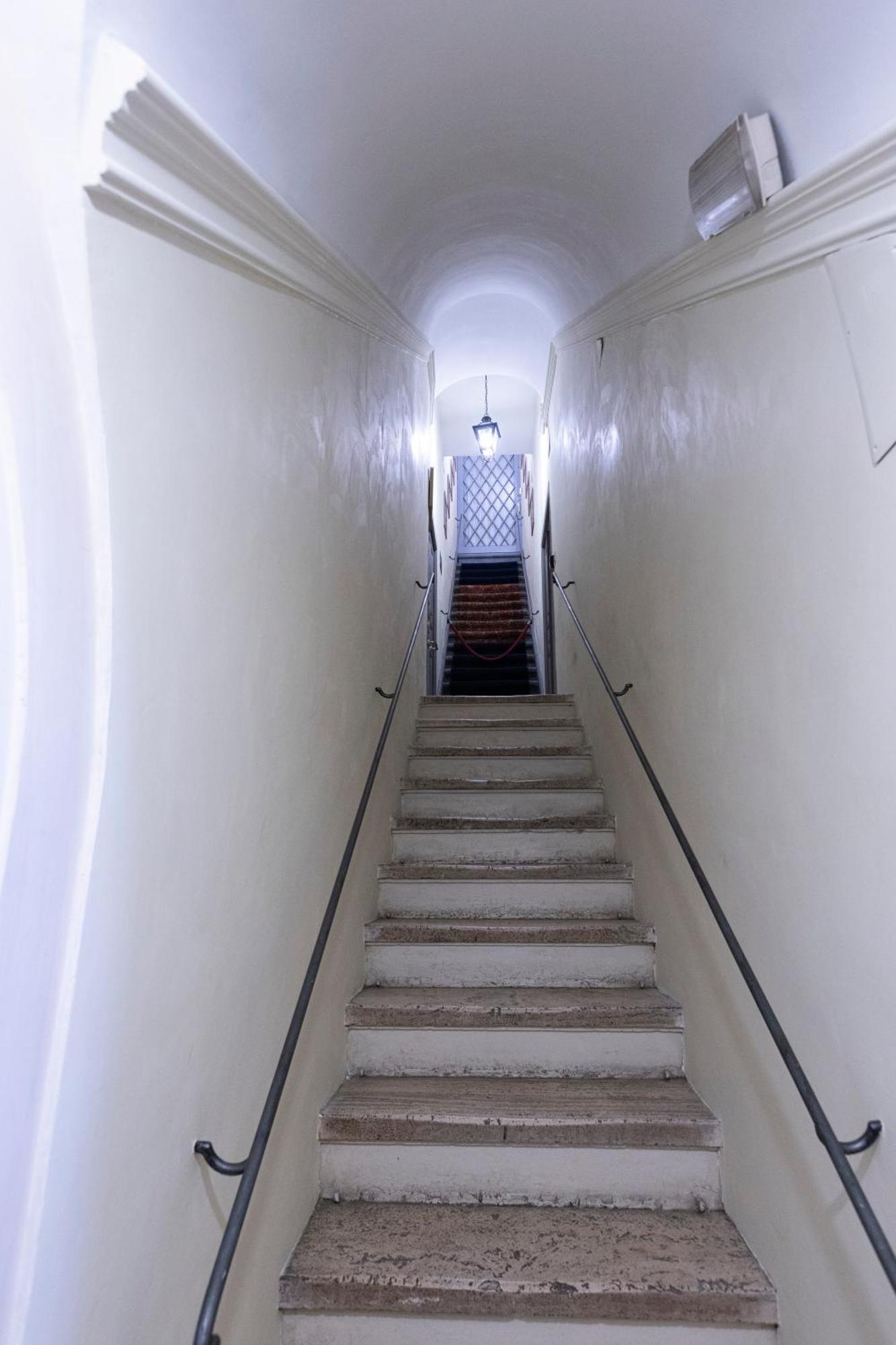 Apartment Barberini Close To Fontana Di Trevi Rome
