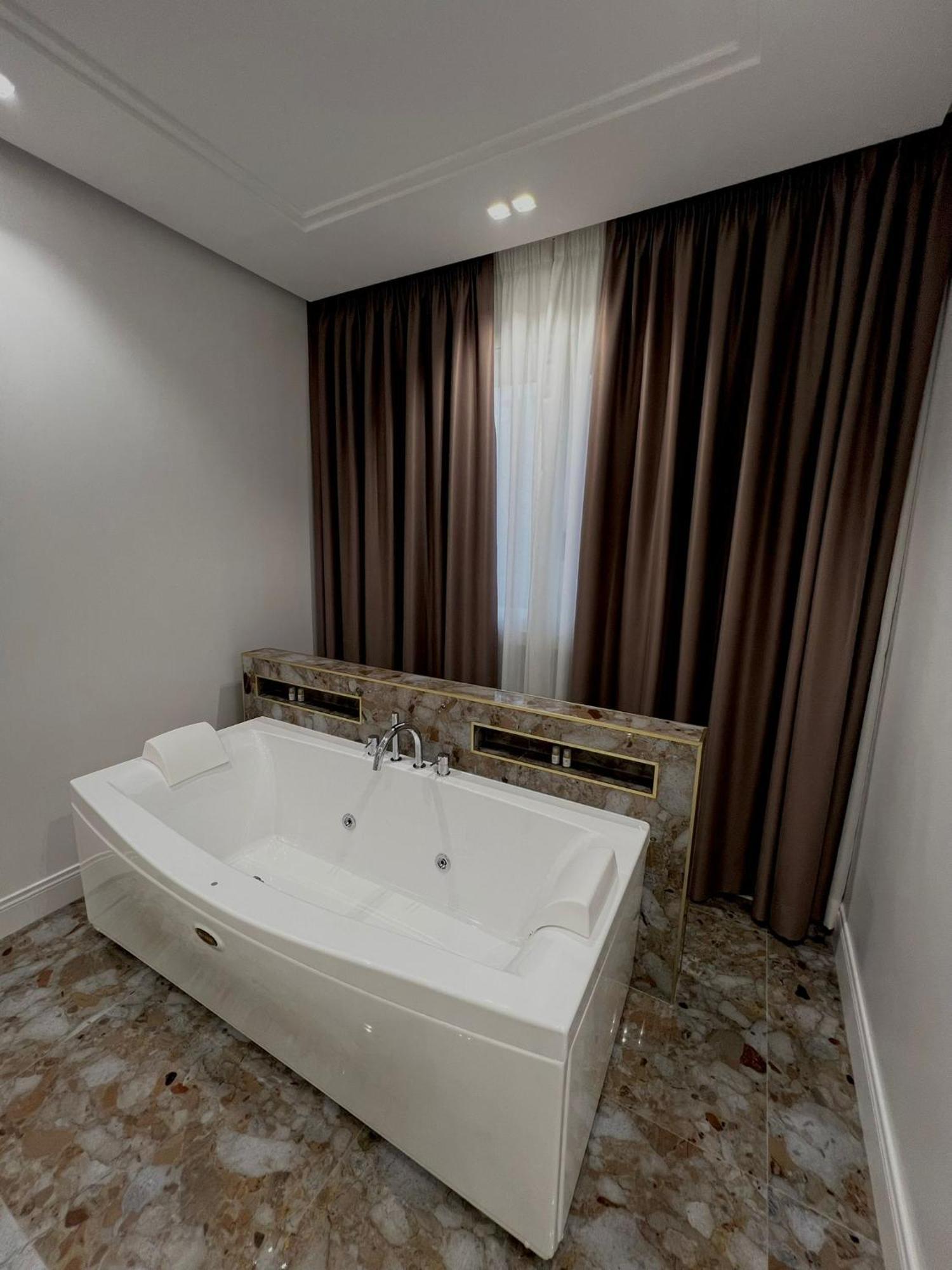 Golden House Cinecitta Guest house Rome