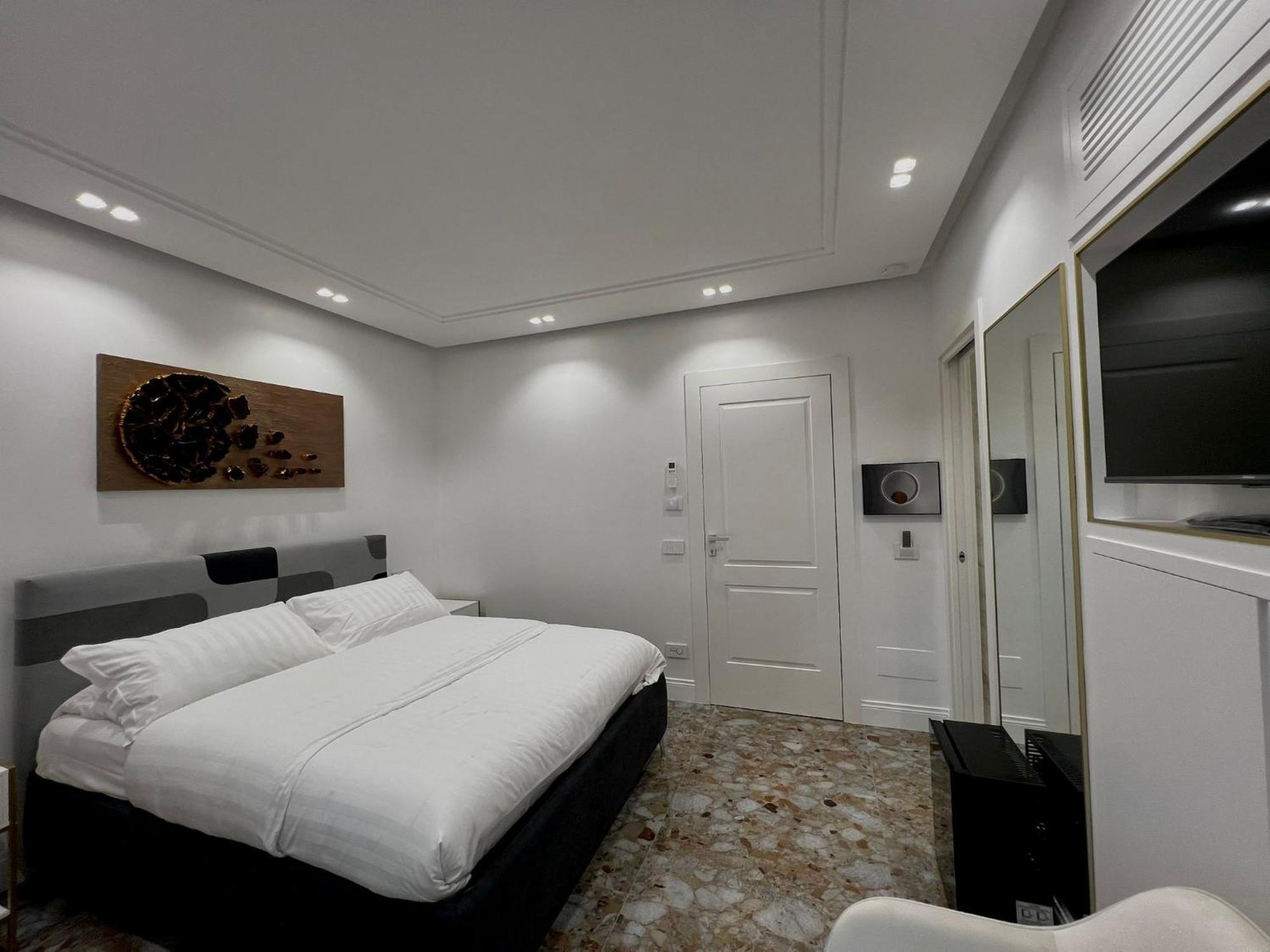 Golden House Cinecitta Guest house Rome