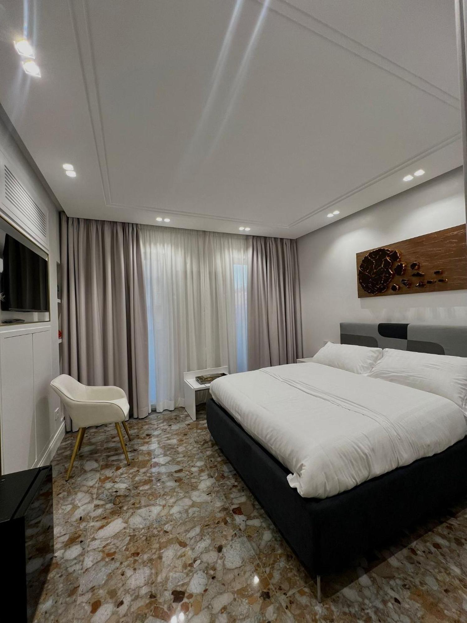 Golden House Cinecitta Guest house Rome