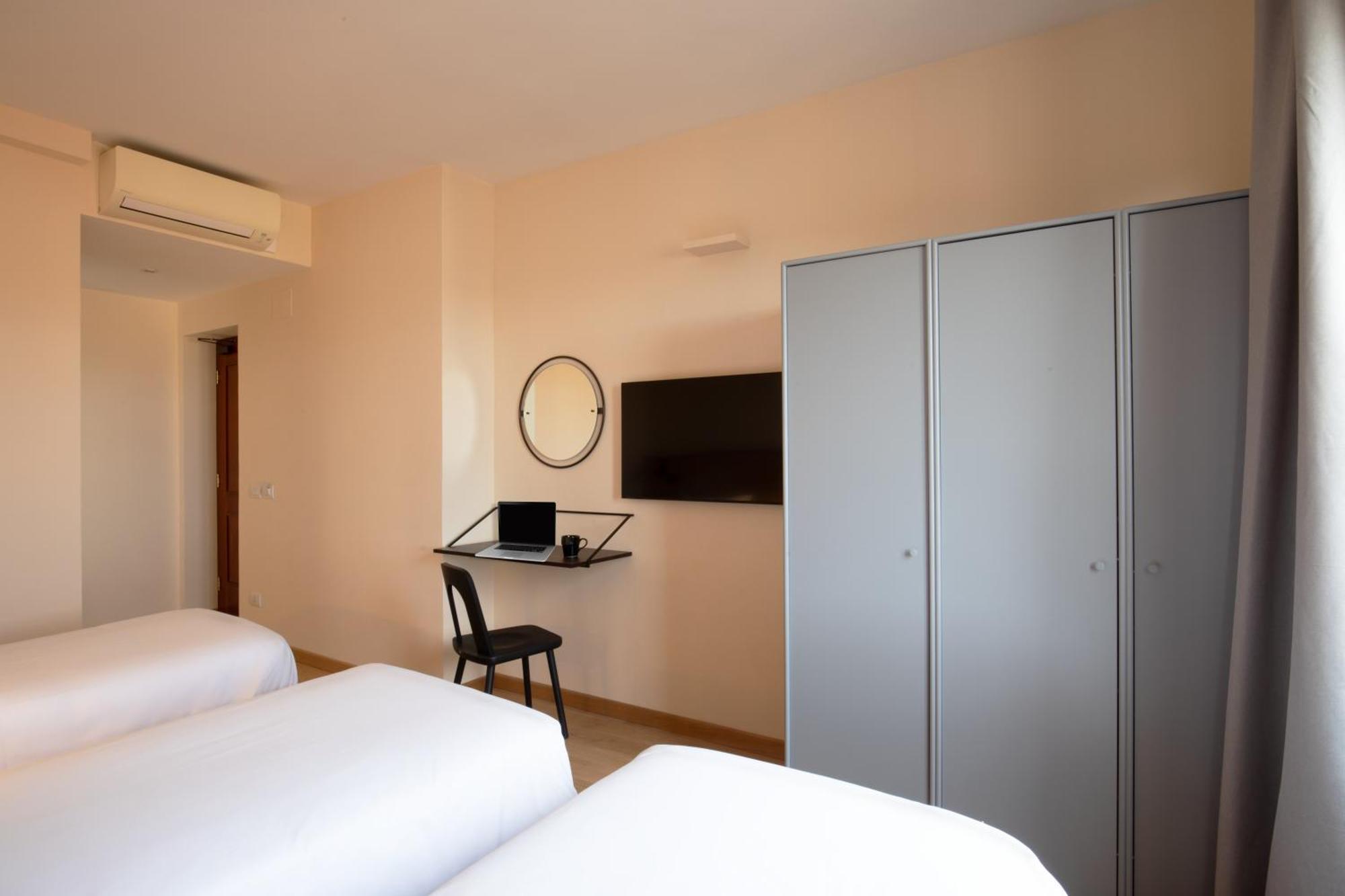 Colosseum Hotel 3*