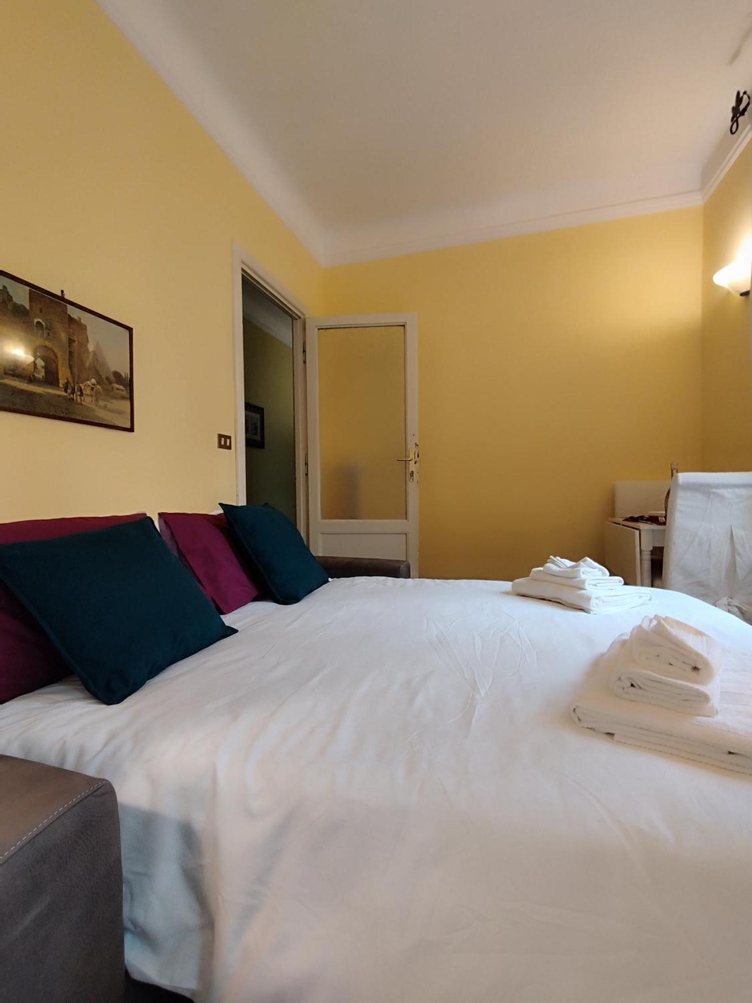 Vatican House Entire With 2 Bedrooms & Wi-fi, Just Steps From The Vatican! Apartment Rome