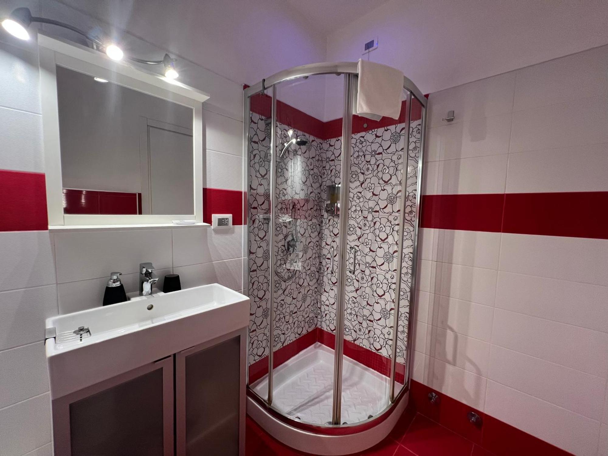 Whatshouse Roma