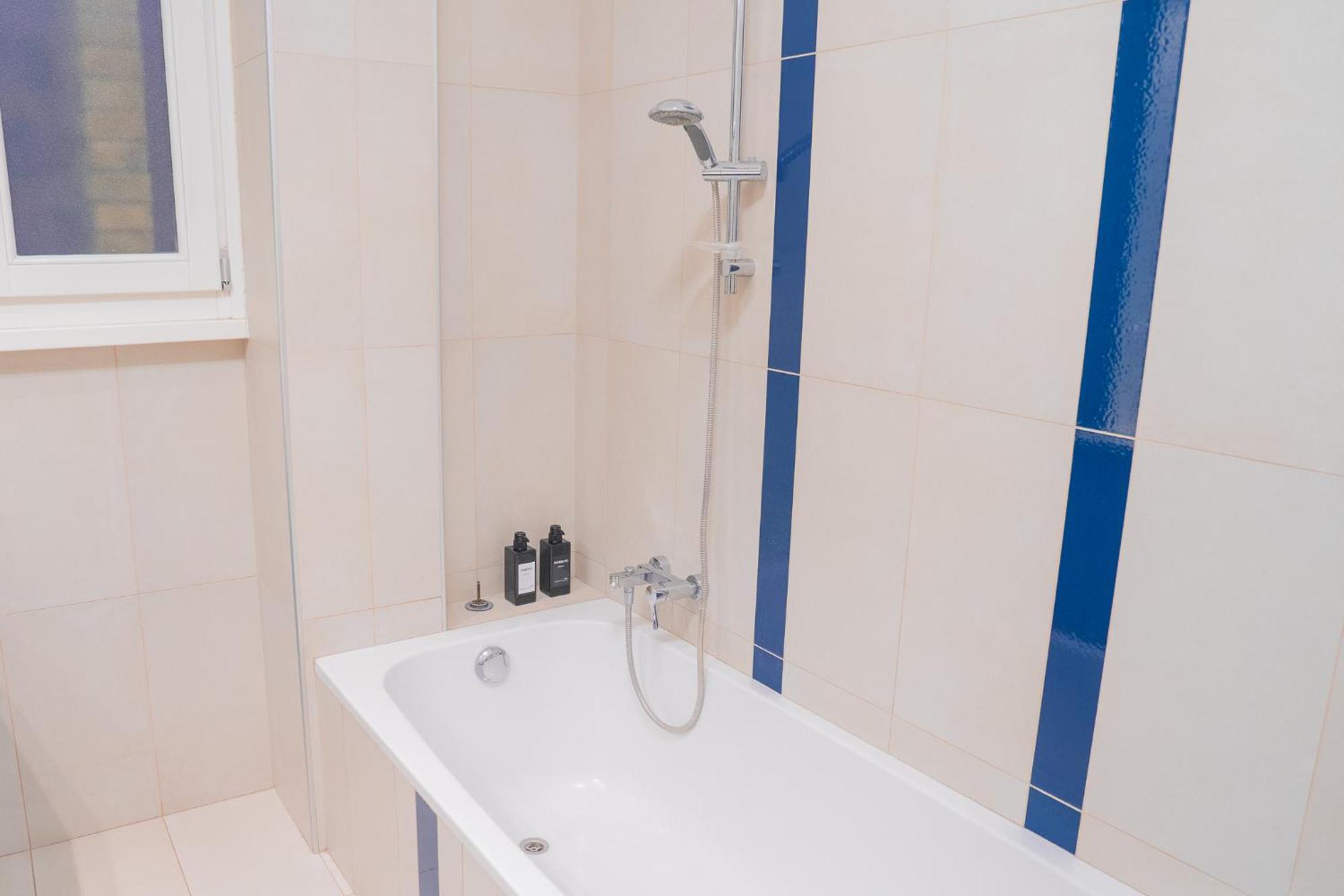 Sweet 3 Bedr - 3 Stops From Piramide Apartment Rome