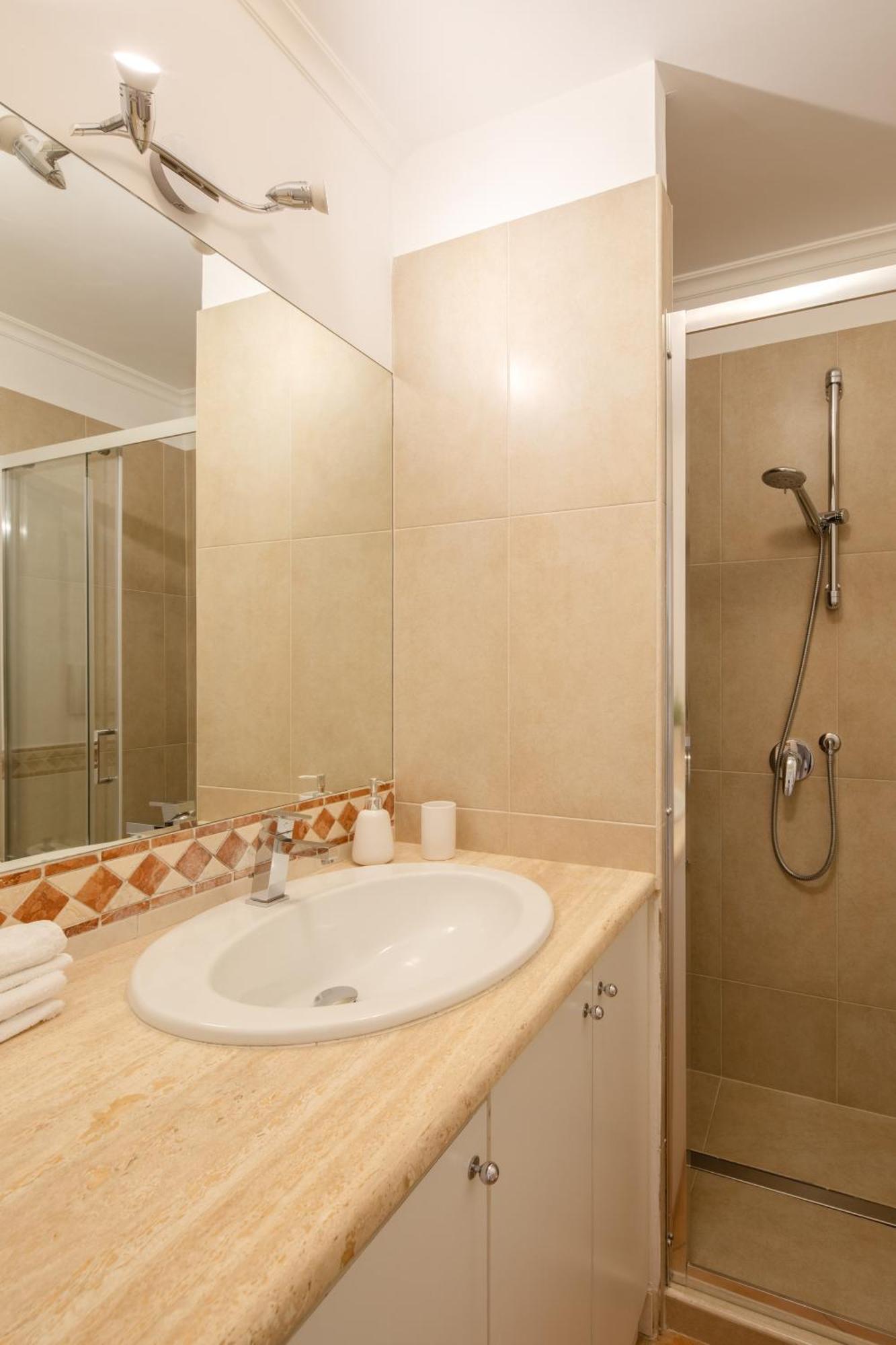 Appartamento In Certosa Pigneto - Parcheggio Privato Incluso