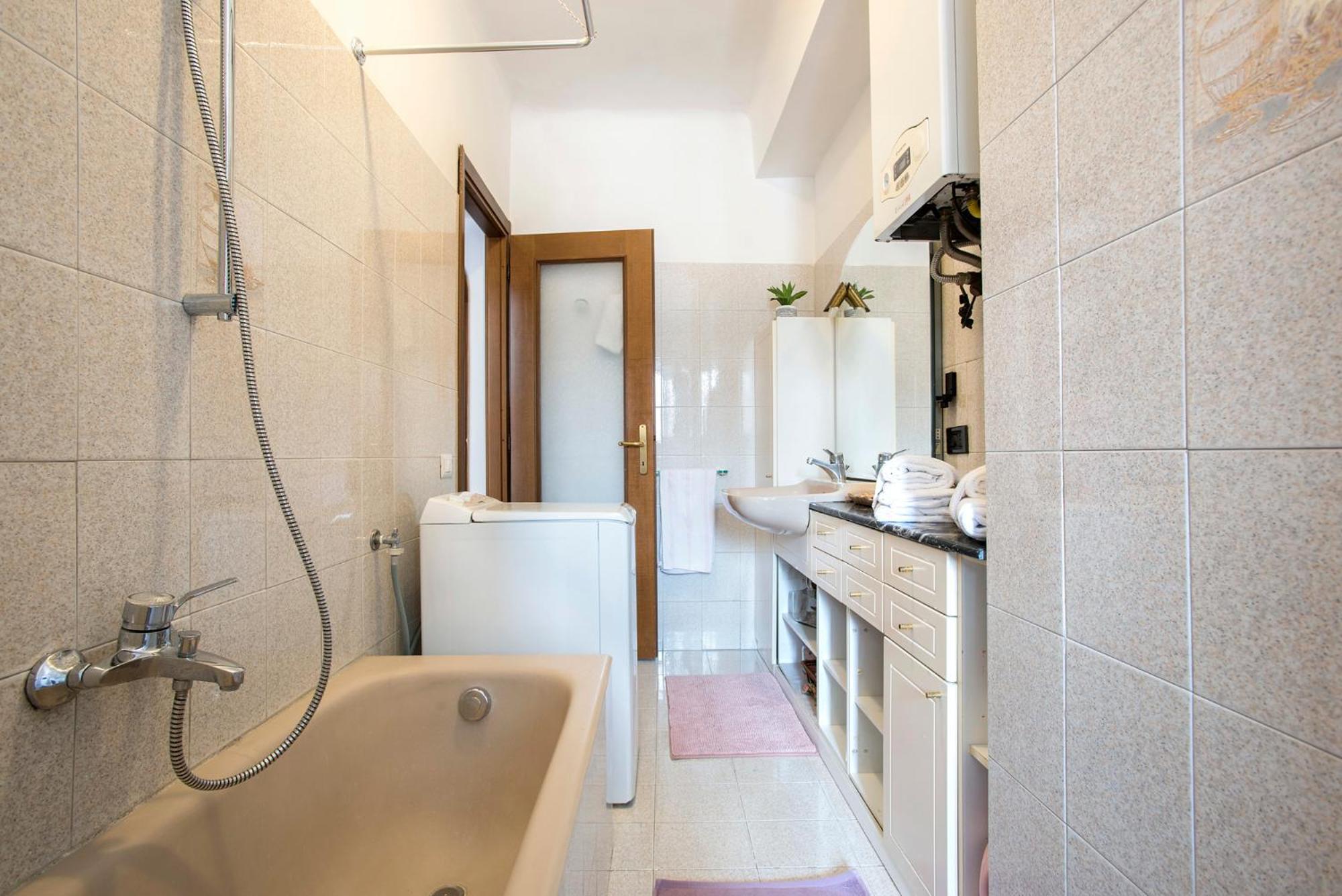 Paramount Guest house 5*