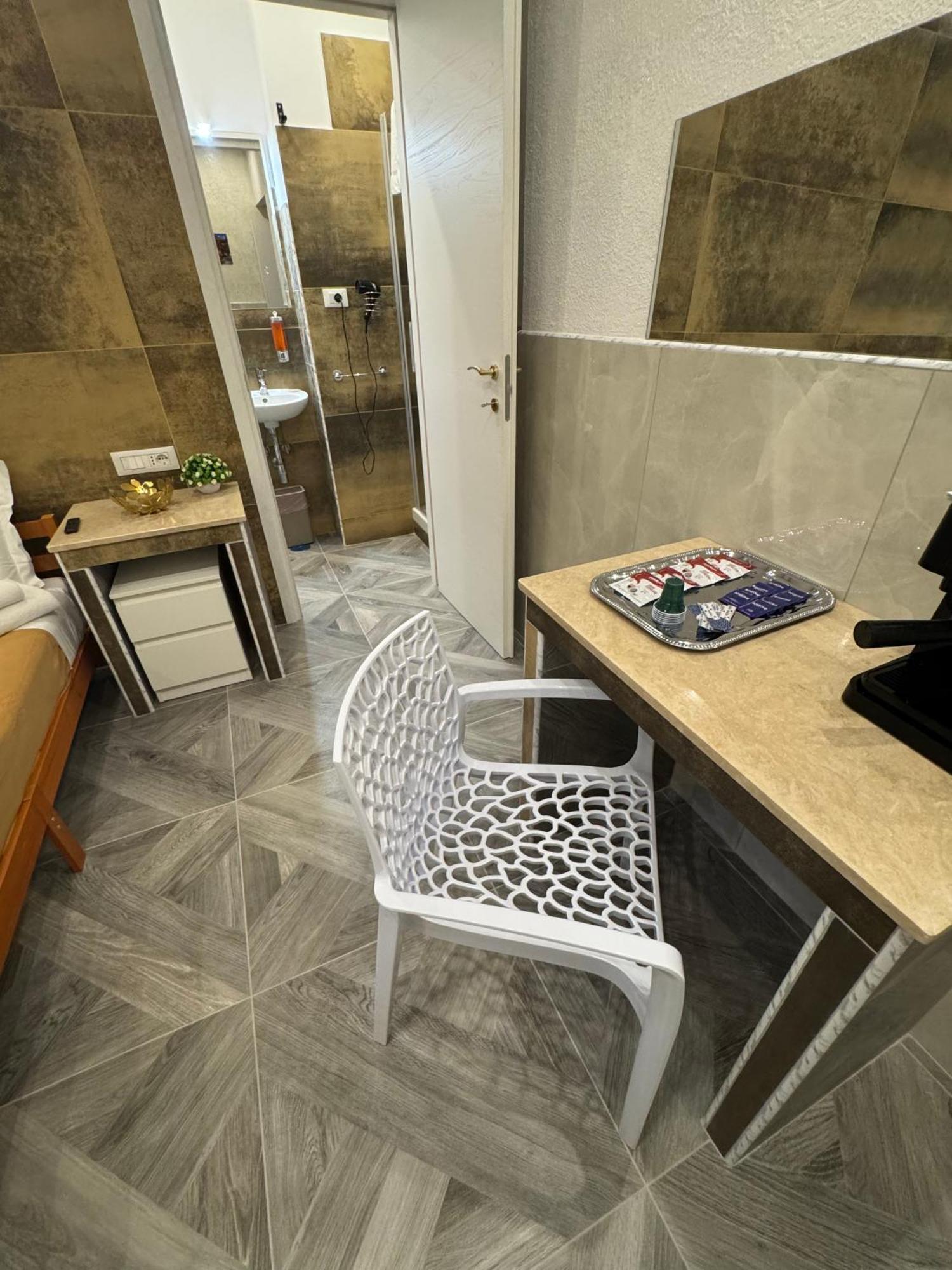Bed & Breakfast Luxor Eco Casa E Per Vacanze In Centro Piazza Bologna, Colosseo, Piazza Di Spagna, Vaticano, San Pietro, Sapienza, Fontana Di Trevi, Piazza Navona, Trastevere, Tiburtina, Termini, Aeroporto Rome