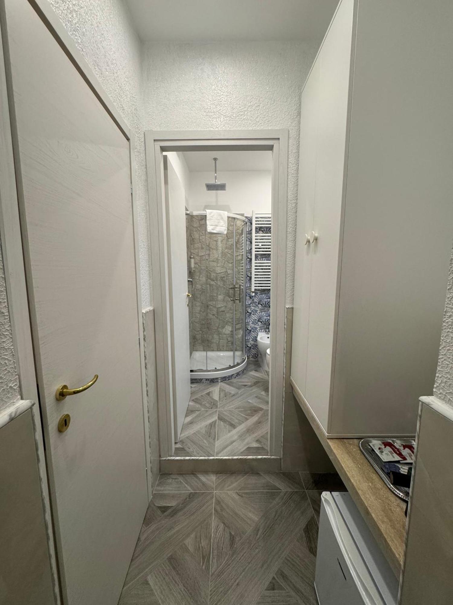 Luxor Eco Casa E Per Vacanze In Centro Piazza Bologna, Colosseo, Piazza Di Spagna, Vaticano, San Pietro, Sapienza, Fontana Di Trevi, Piazza Navona, Trastevere, Tiburtina, Termini, Aeroporto Bed & Breakfast