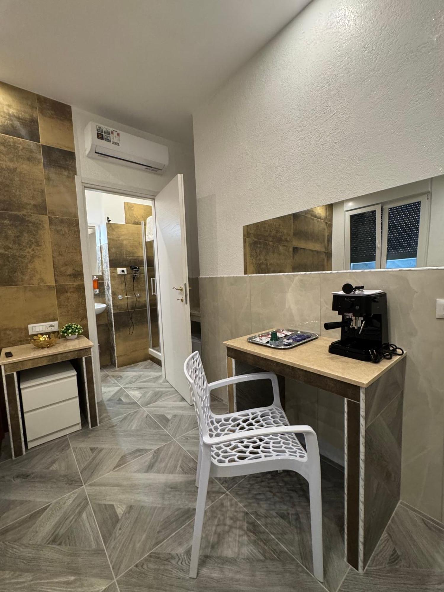 Luxor Eco Casa E Per Vacanze In Centro Piazza Bologna, Colosseo, Piazza Di Spagna, Vaticano, San Pietro, Sapienza, Fontana Di Trevi, Piazza Navona, Trastevere, Tiburtina, Termini, Aeroporto Rome