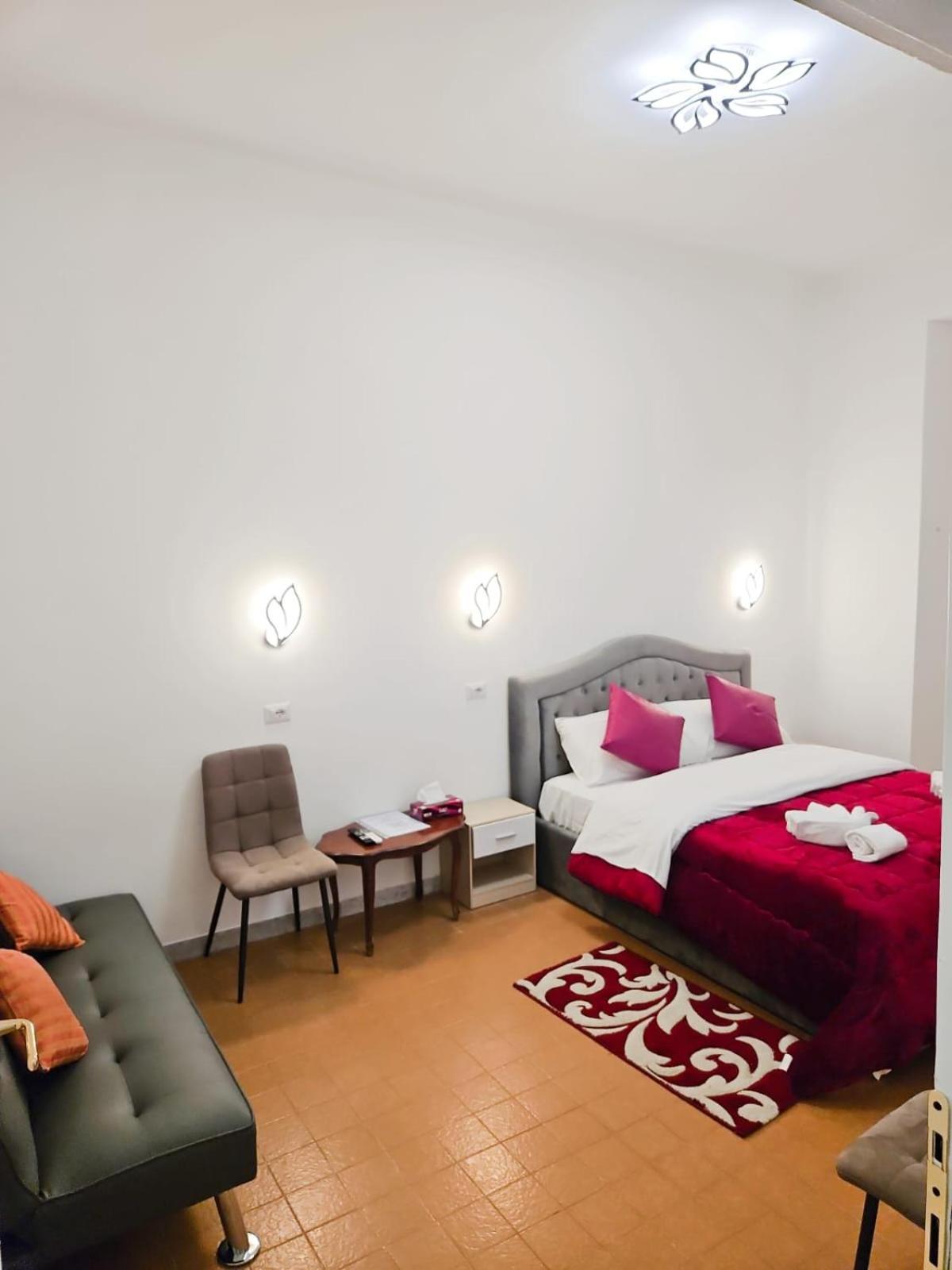 Palace Apartment *