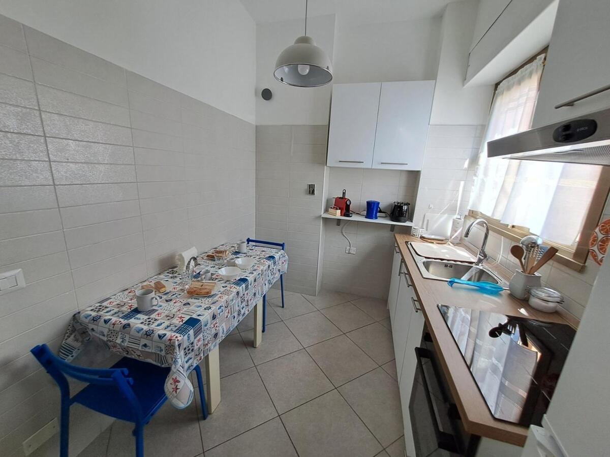 Apartment Torre Spaccata For 6 With Parking Rome
