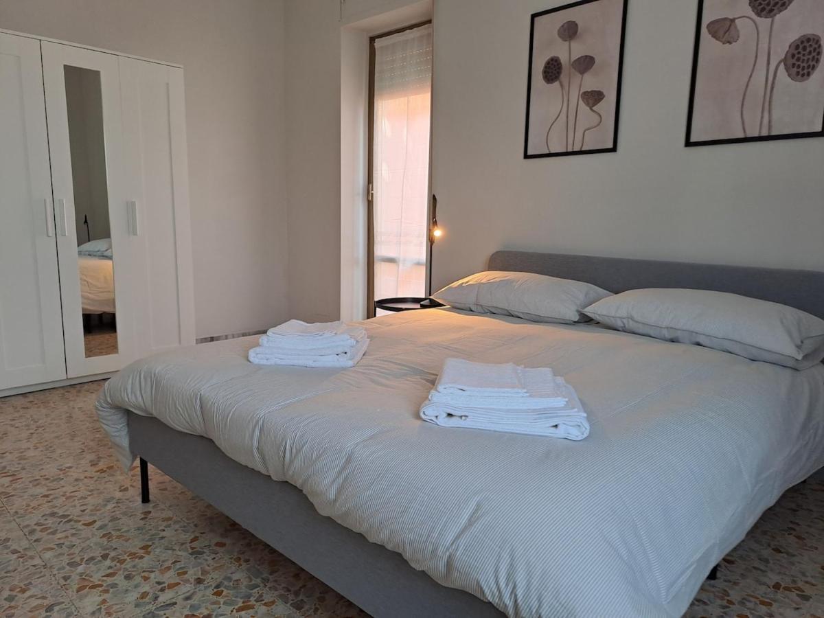 Apartment Torre Spaccata For 6 With Parking Rome
