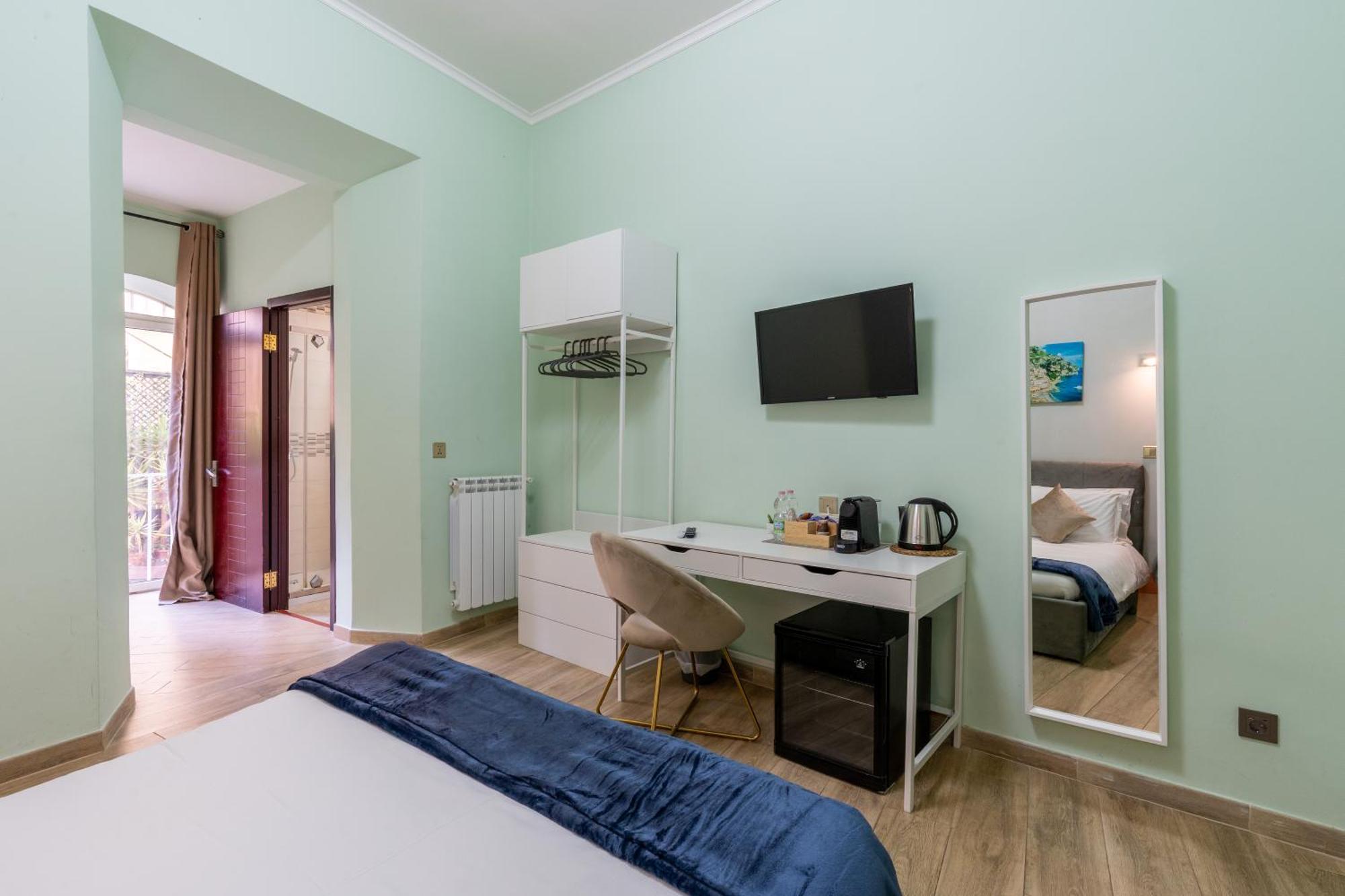 Leoni Di Giada - Close To Station 3*