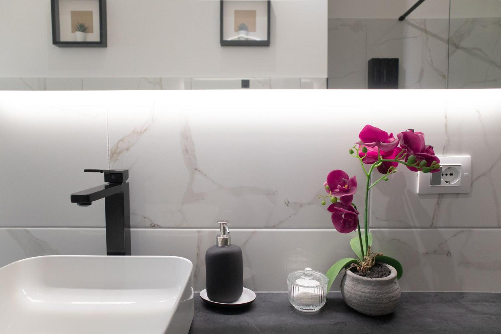 Apartment Sara's - Modern Near Metro, Perfect For Families And Groups In Rome