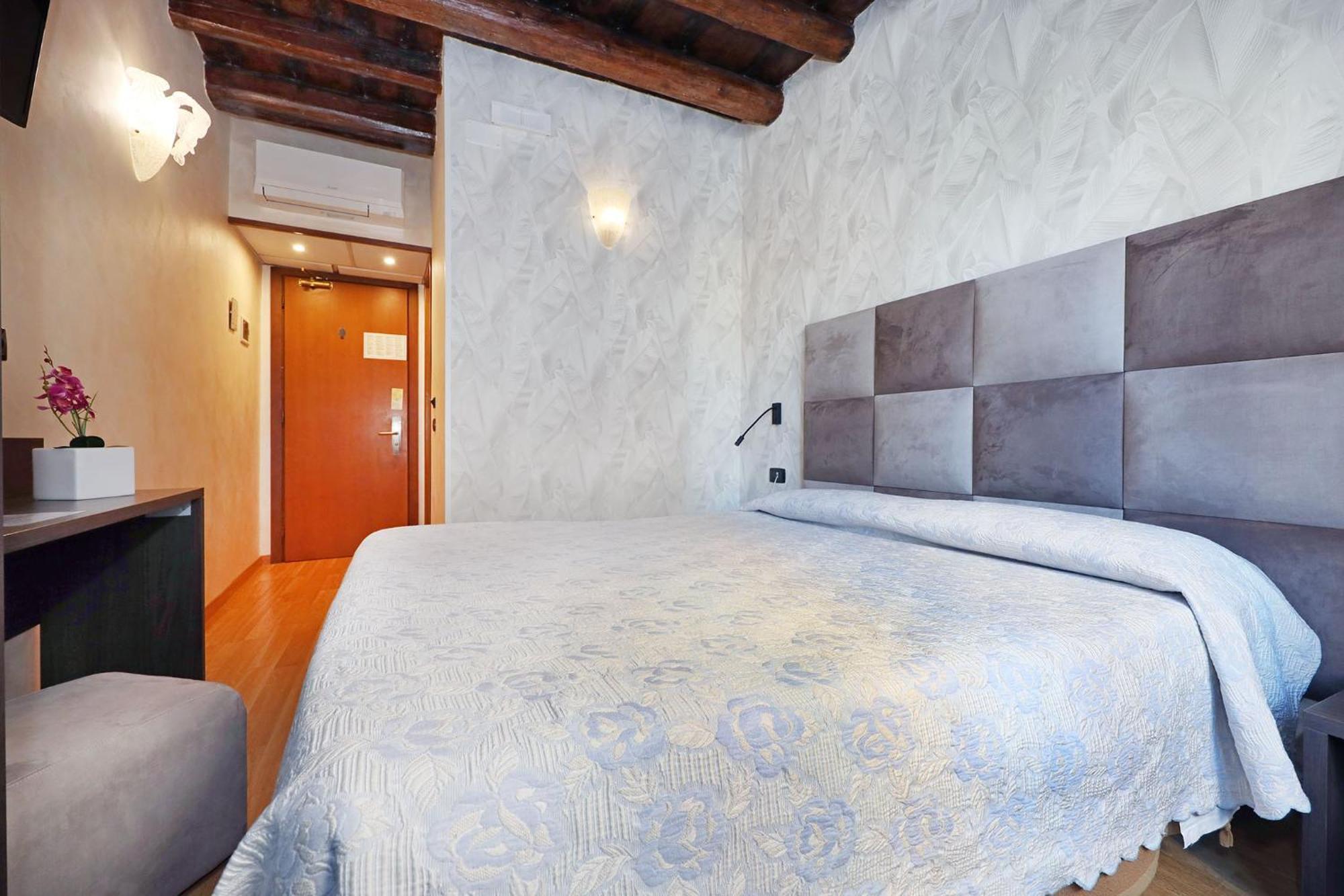 Hotel Rimini Rome