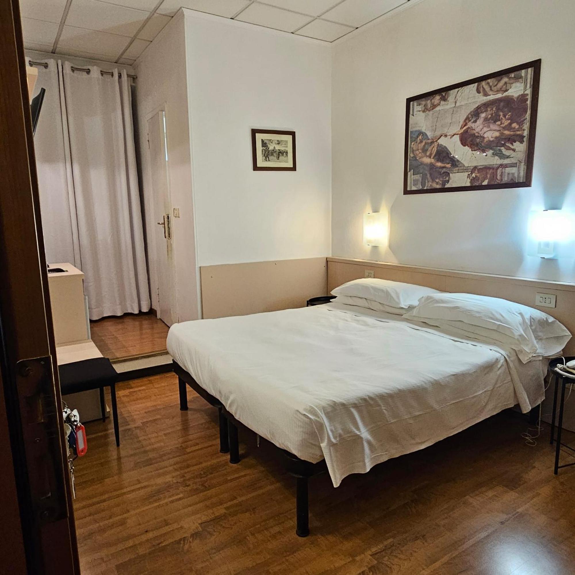 Julia Hotel