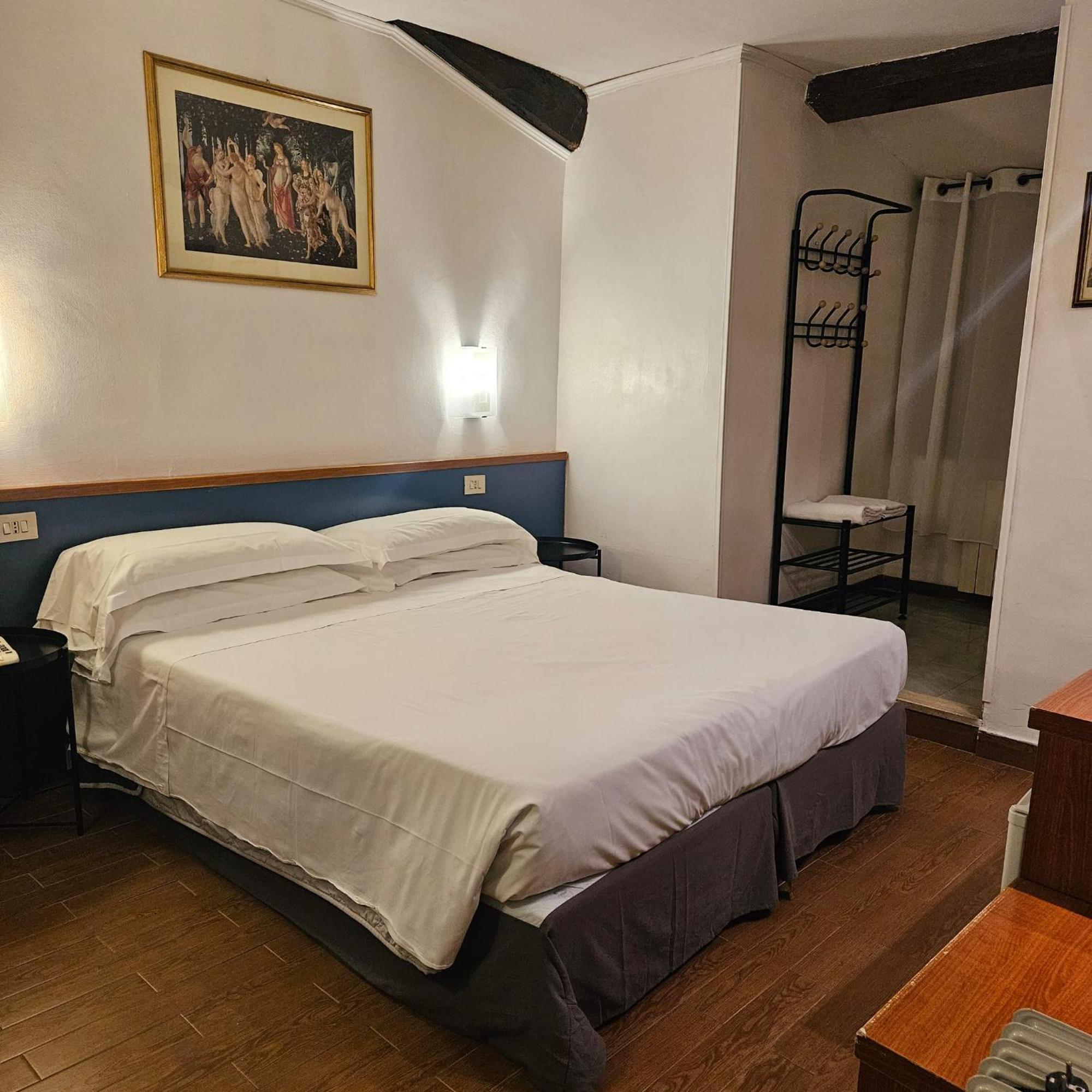 Julia Hotel