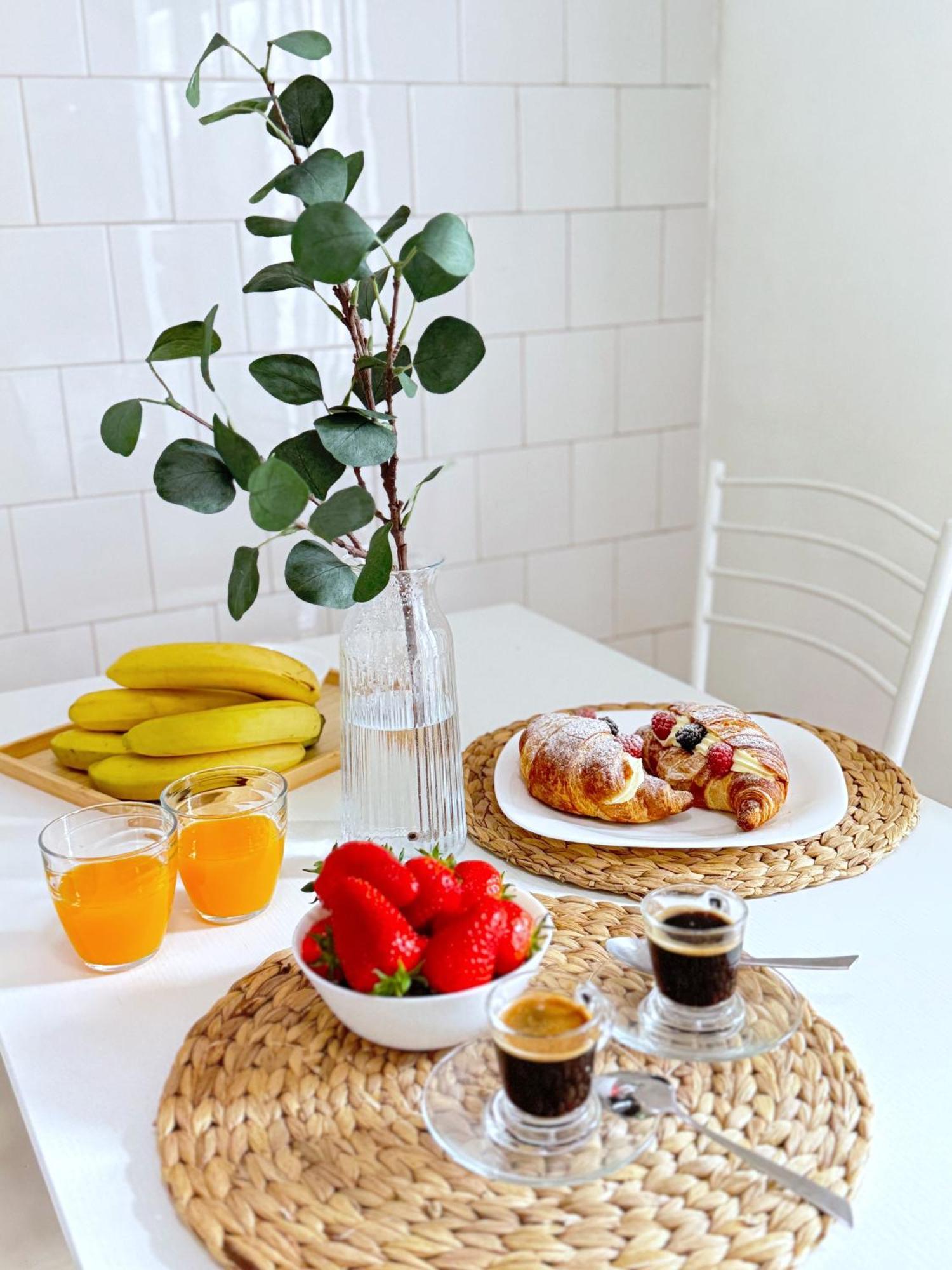 Romeway - Metro & Parking Apartment