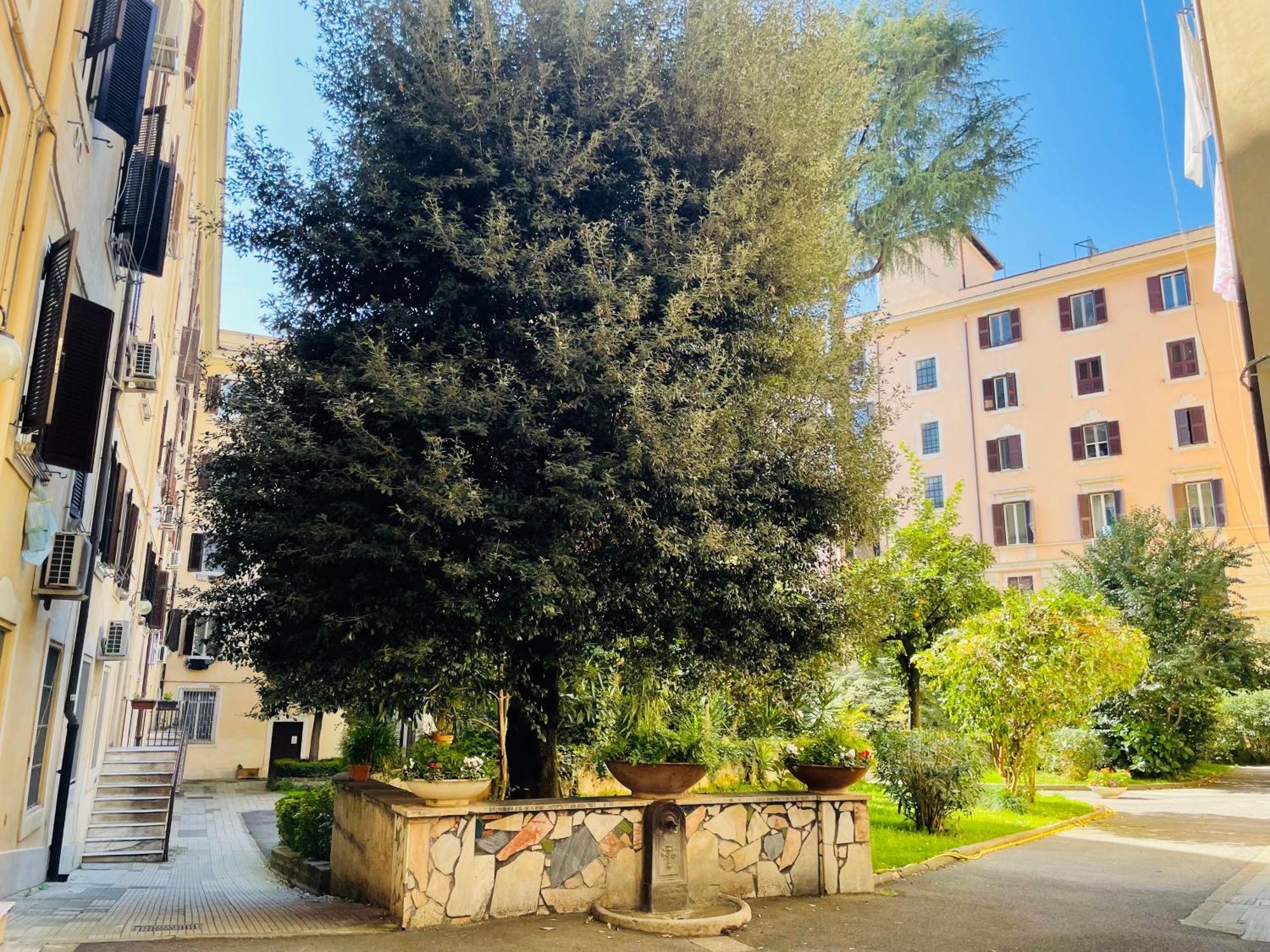 Il Cortile Del 900 * Rome
