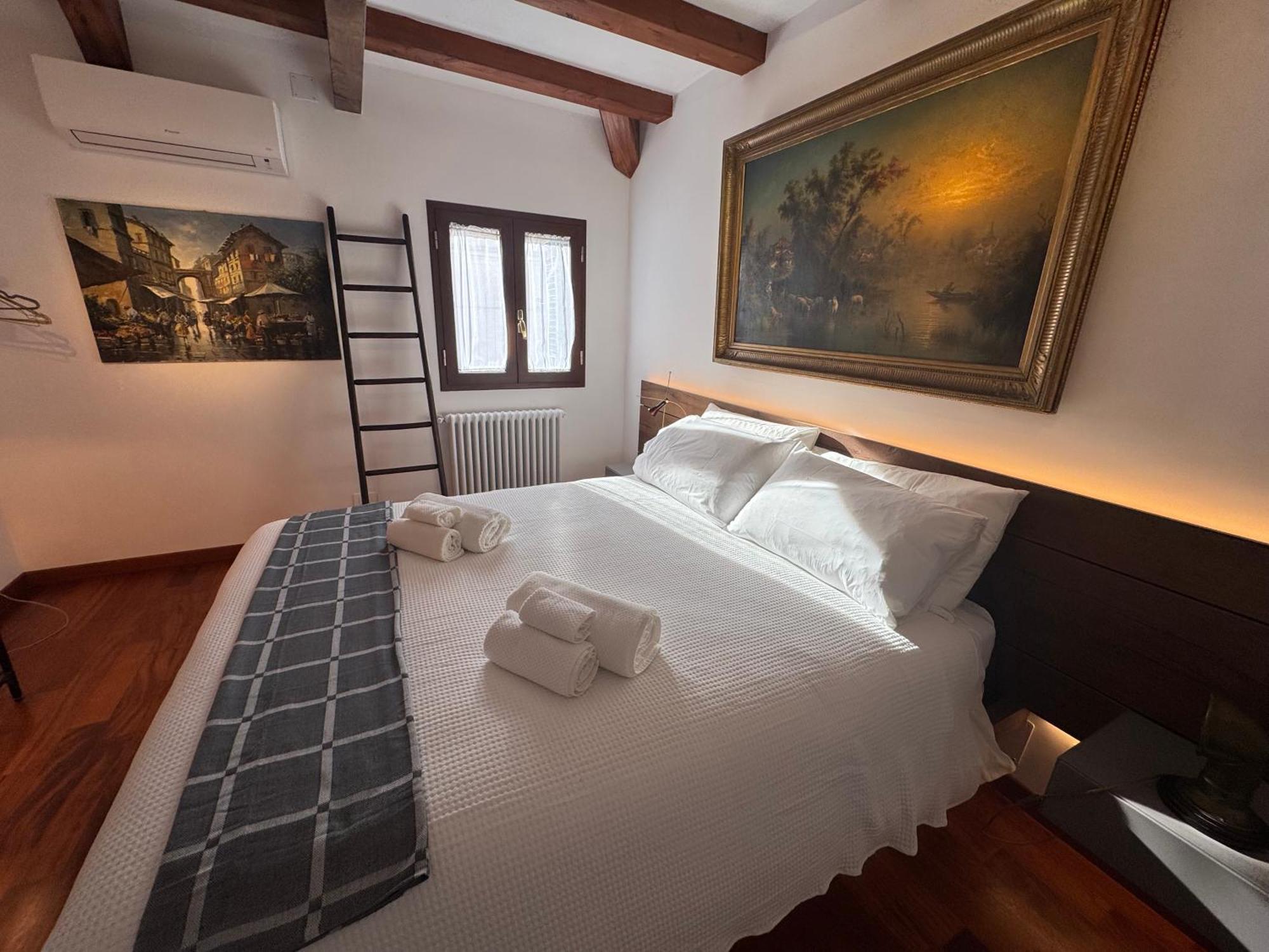 Chalet Domus Colosseum, Detached House Just Few Steps From The Colosseum Rome