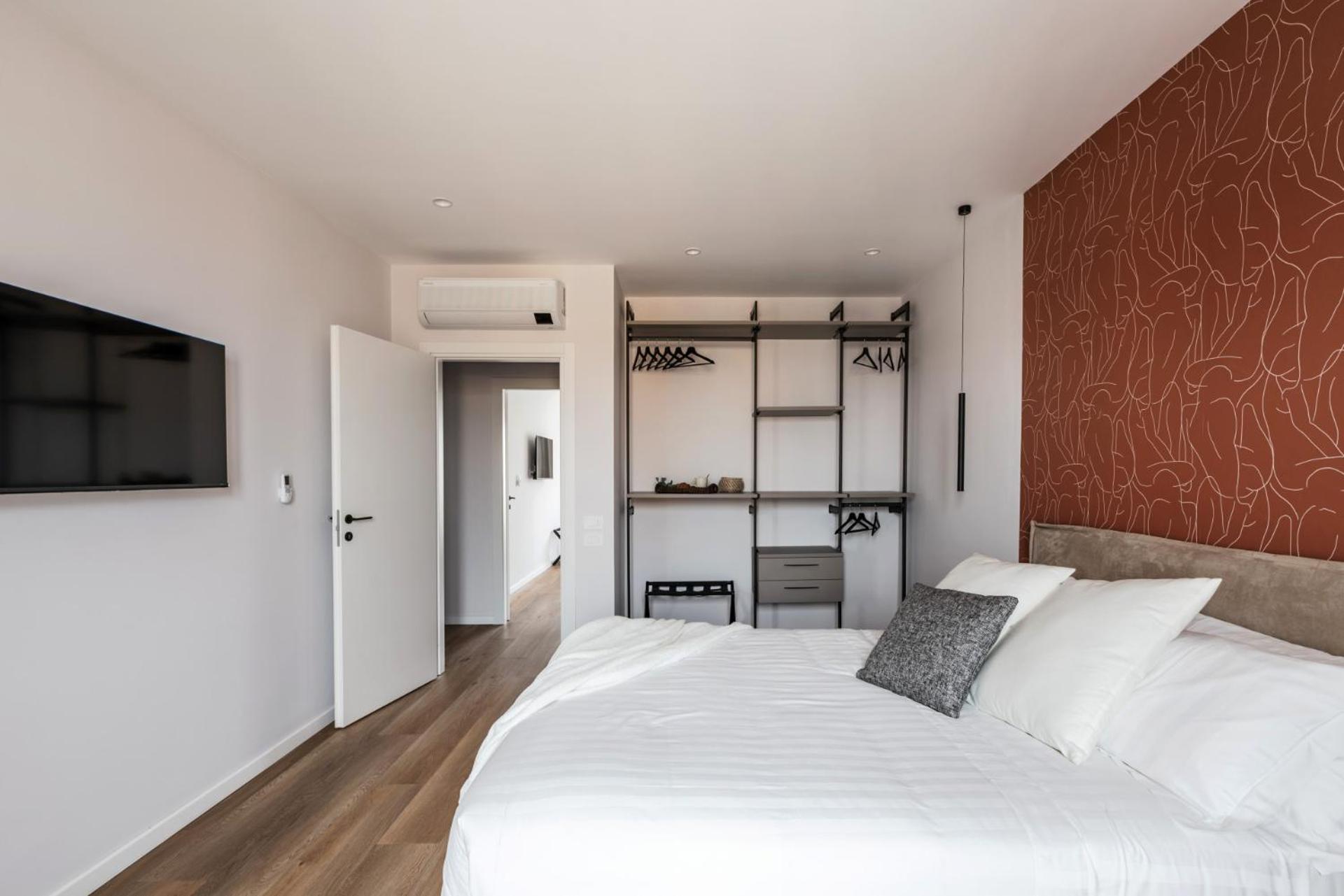 The Rent - Spacious Three-bedroom Flat In The San Giovanni Area * Rome