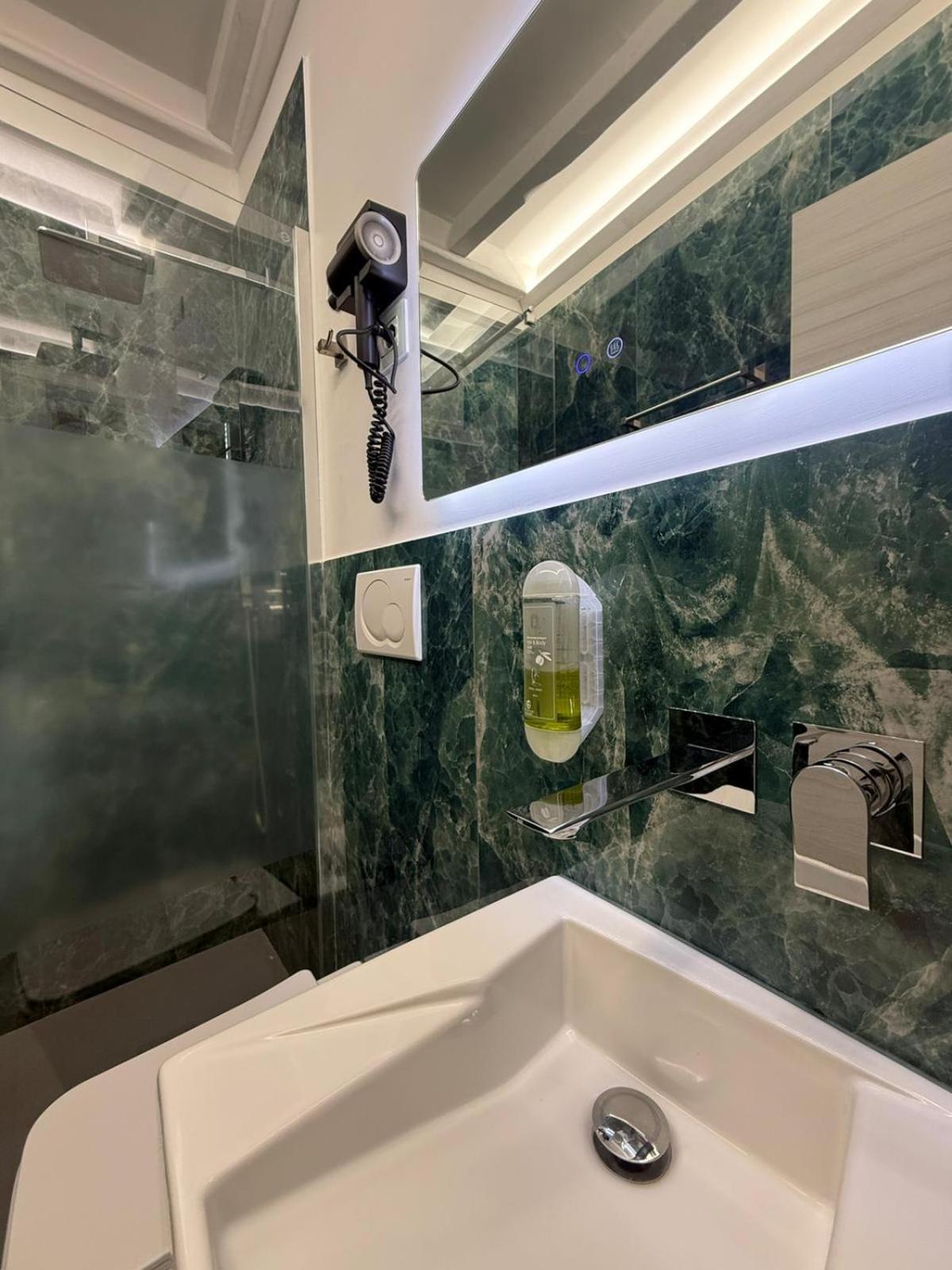Affittacamere Irooms - Spanish Steps 4*