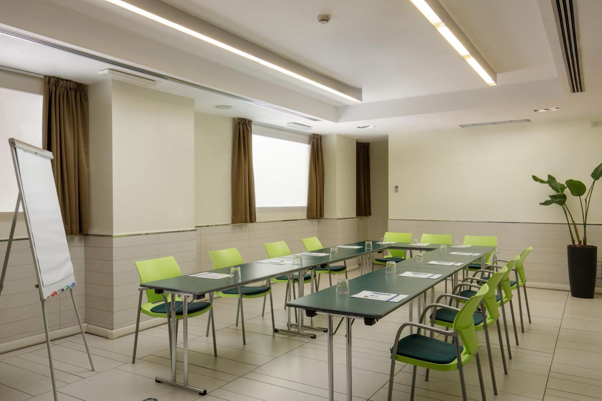 Western Globus Hotel 3*