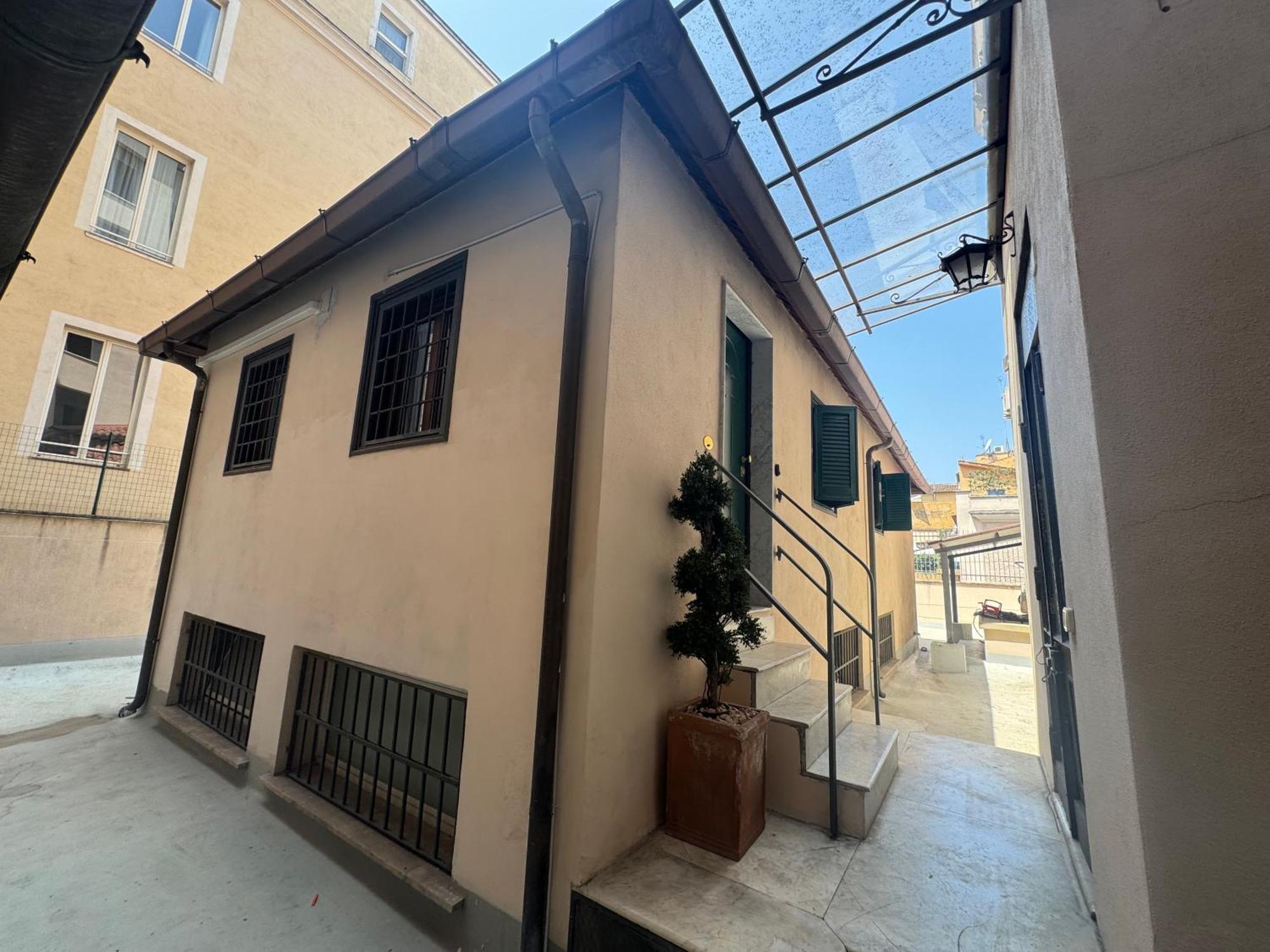 Chalet Domus Colosseum, Detached House Just Few Steps From The Colosseum *
