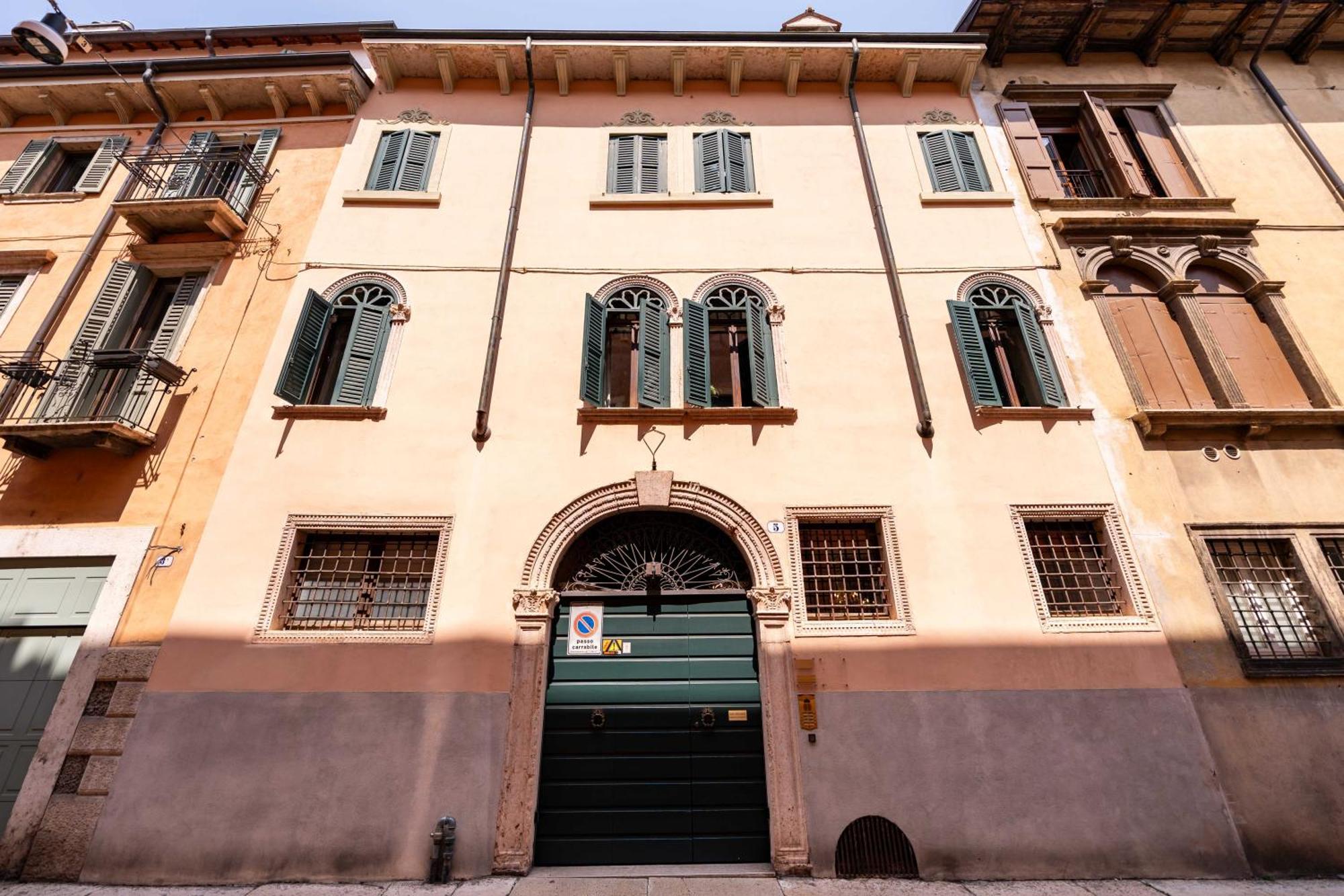 Garconniere Rome