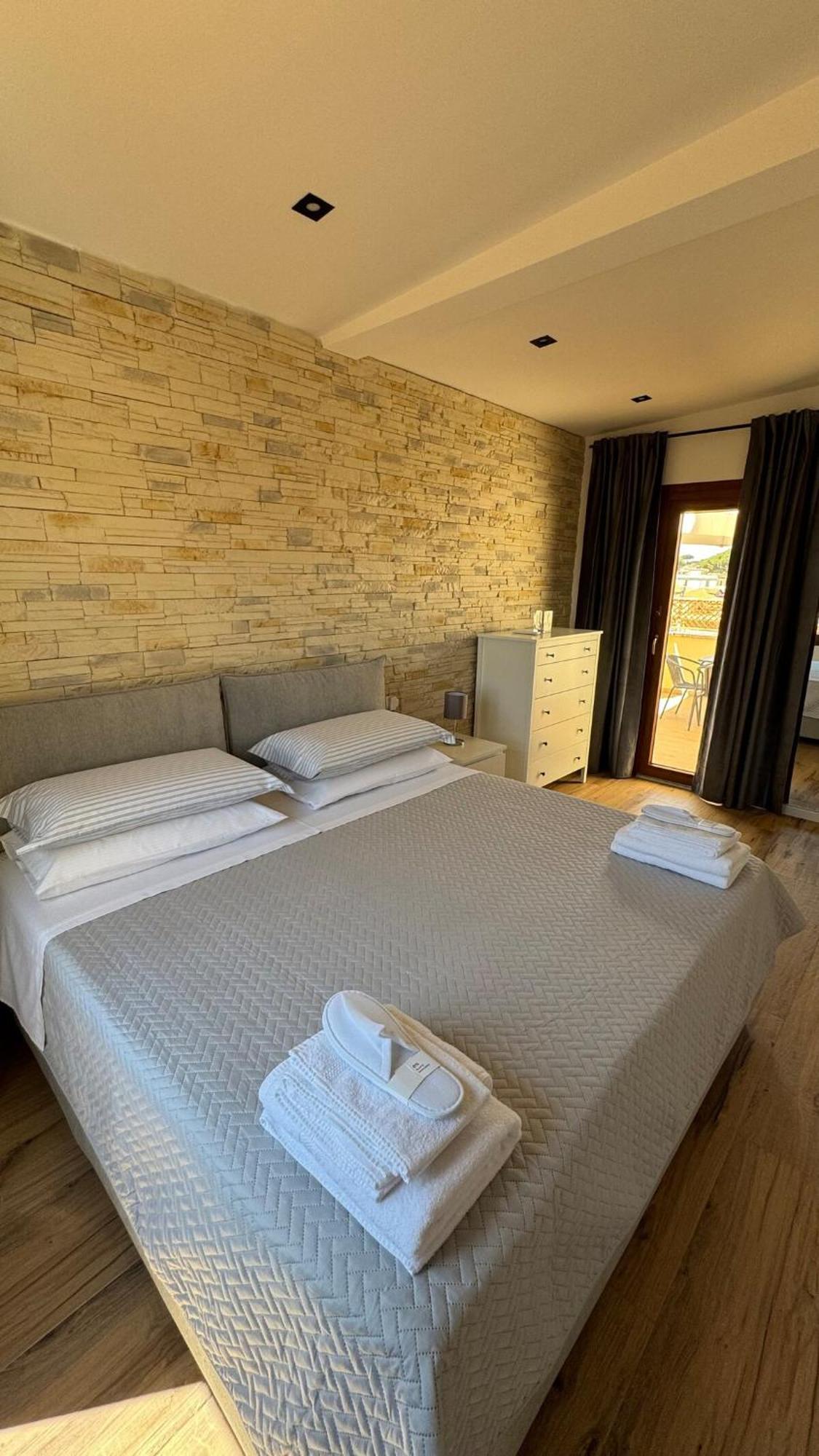 Aeterna 2 Apartment