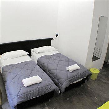 Hotel The Yellow - *